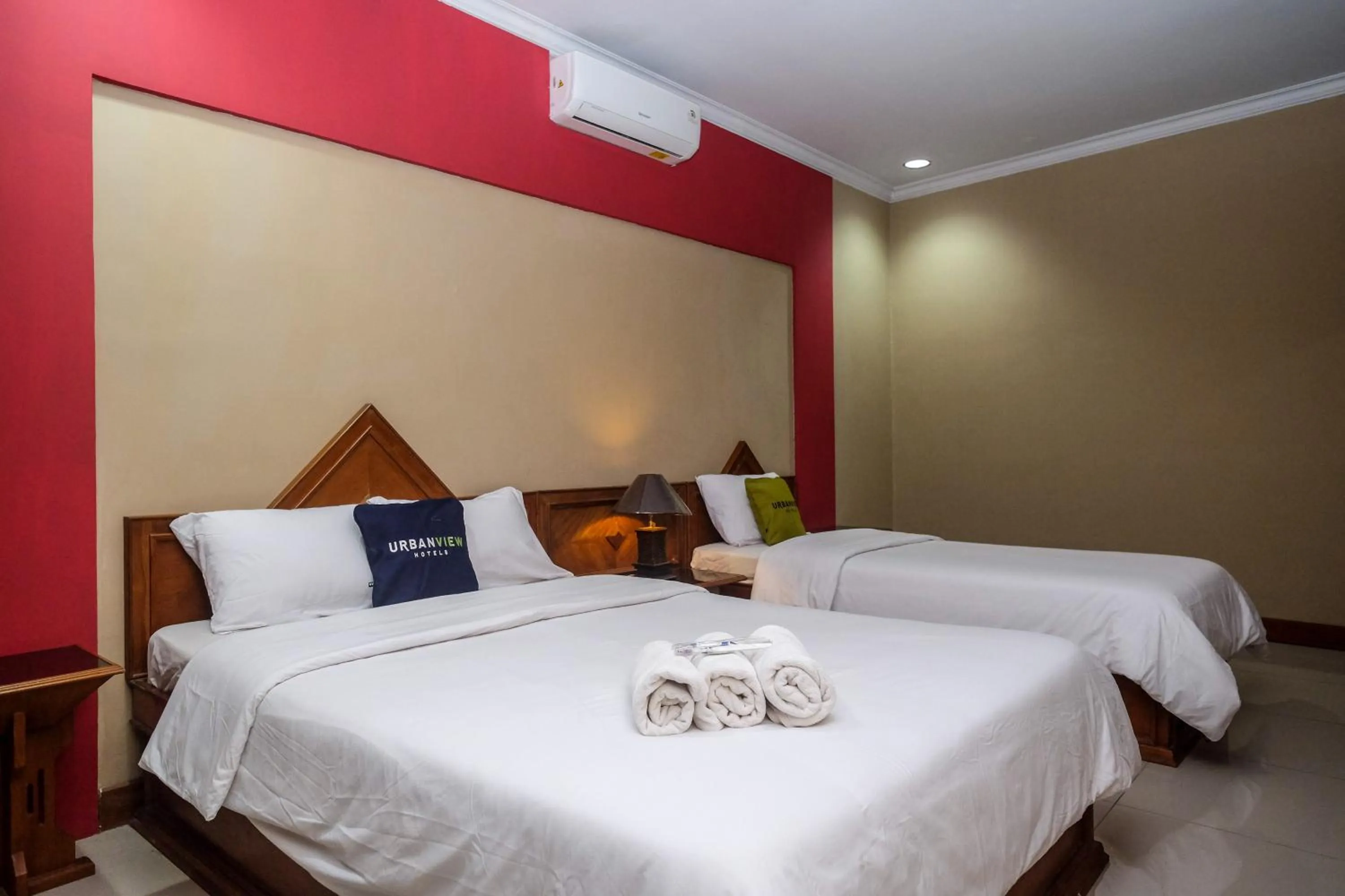 Bedroom, Bed in Urbanview Hotel Syariah Wisnugraha by RedDoorz
