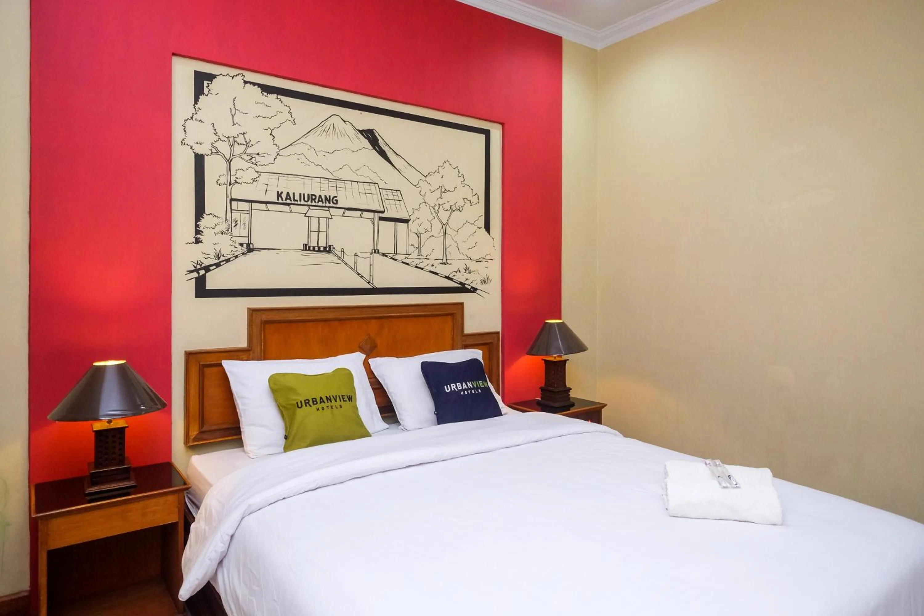 Bedroom, Bed in Urbanview Hotel Syariah Wisnugraha by RedDoorz