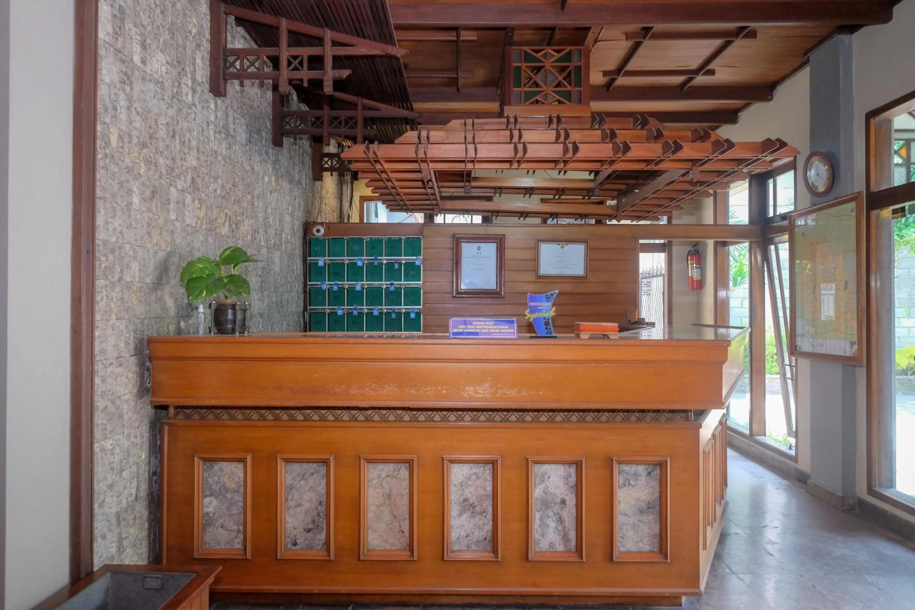 Lobby or reception in Urbanview Hotel Syariah Wisnugraha by RedDoorz