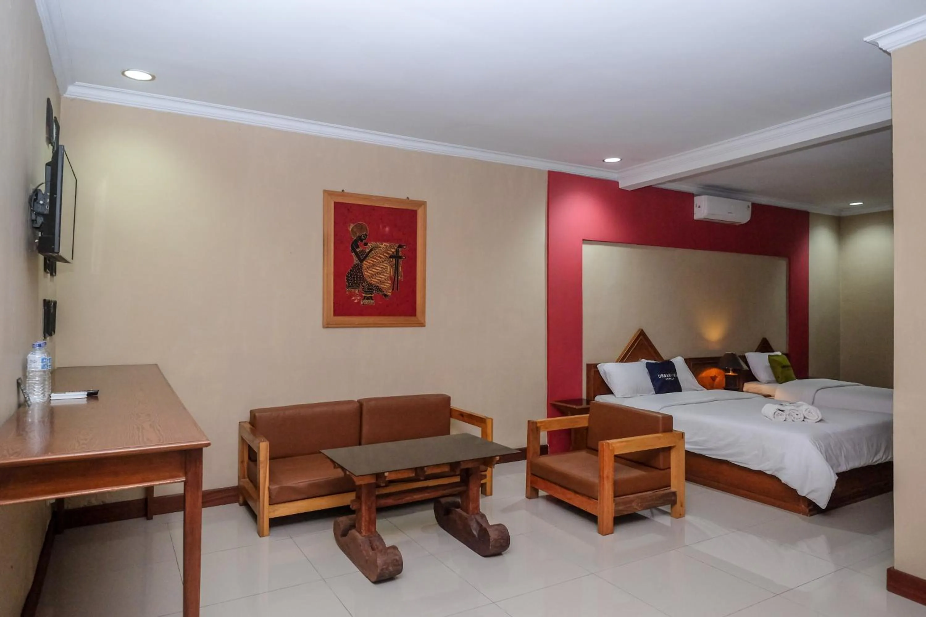 Seating area, Bed in Urbanview Hotel Syariah Wisnugraha by RedDoorz