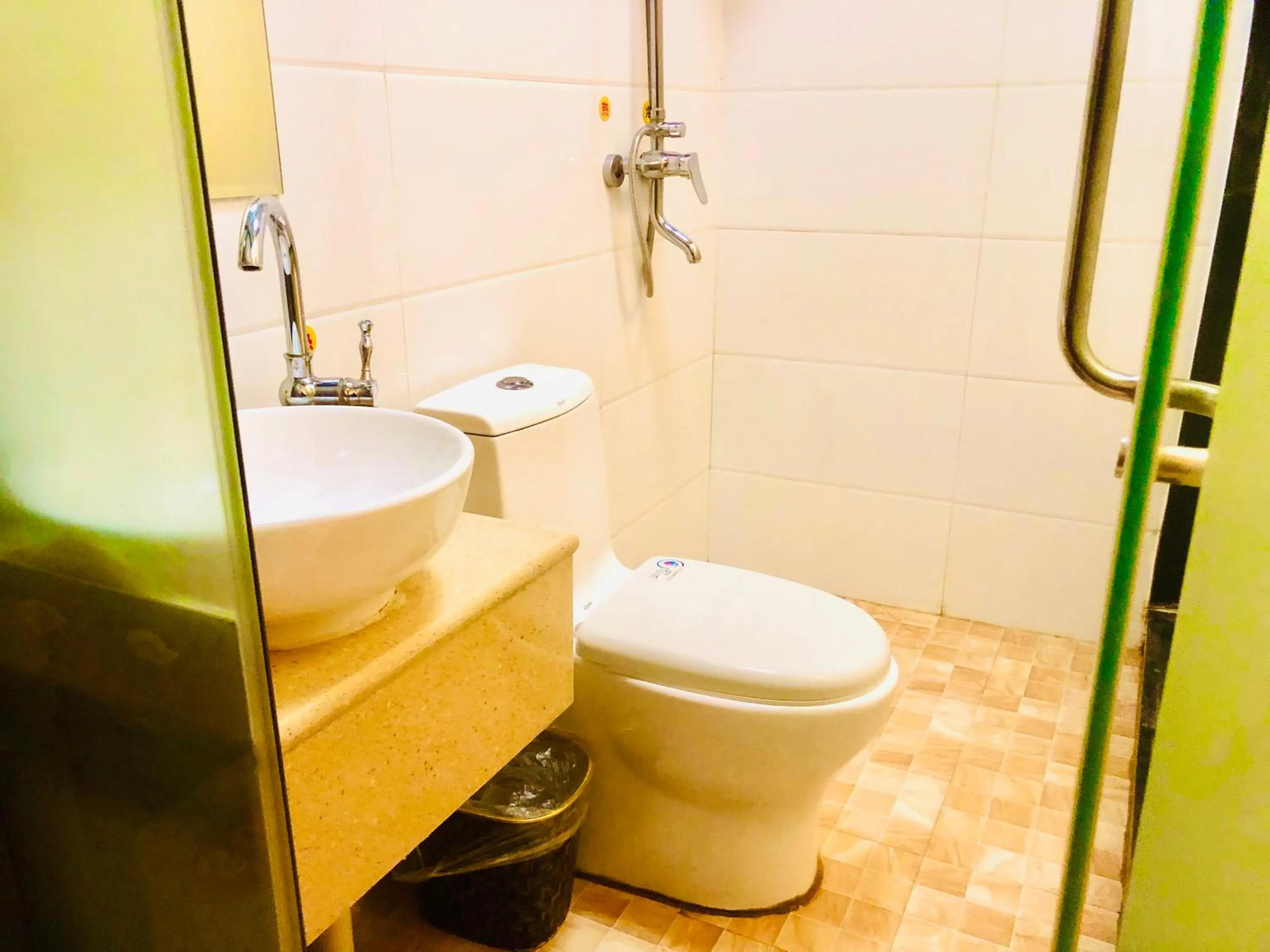 Toilet in The Silk Road Travelers Hostel