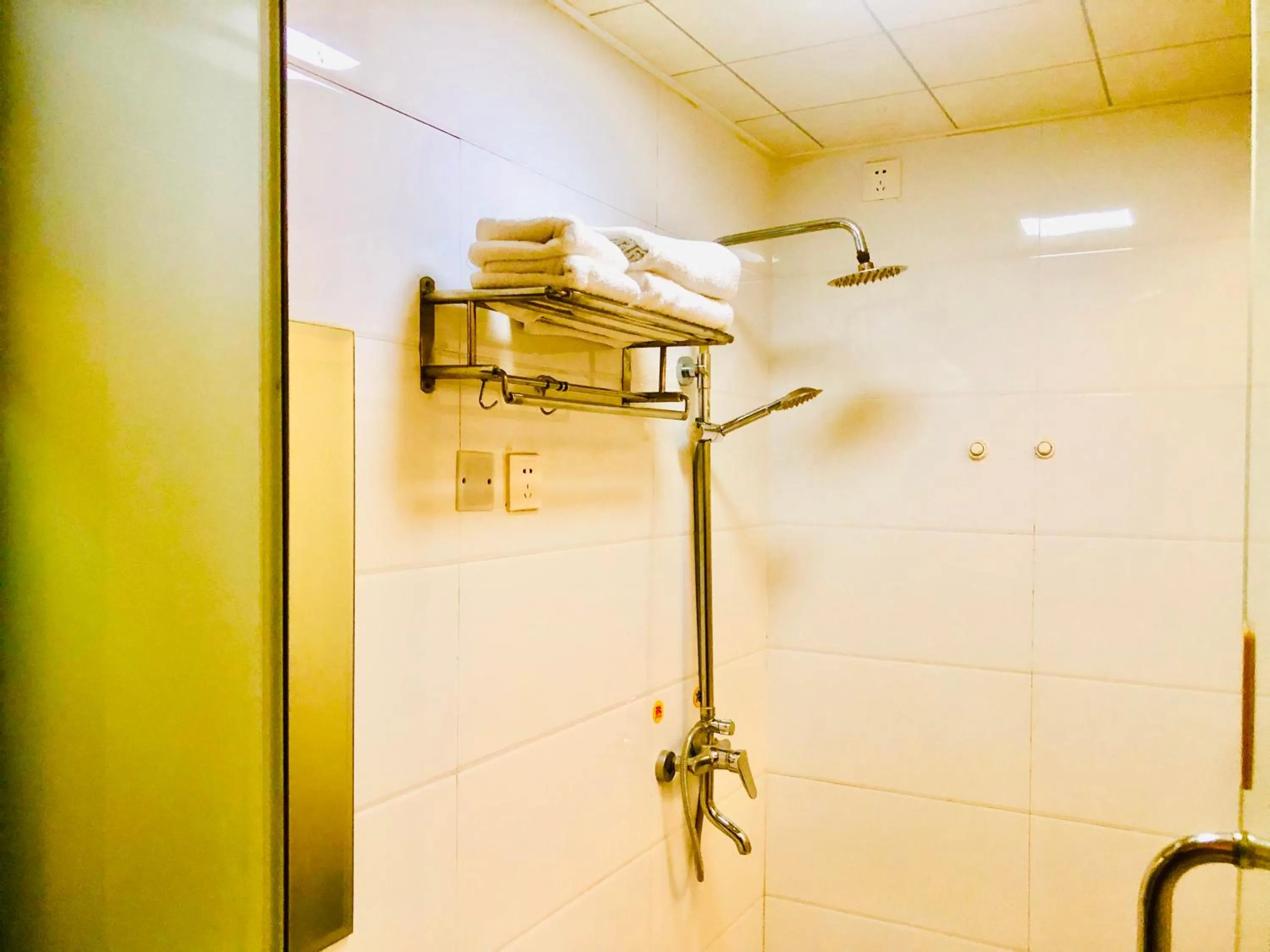 Shower in The Silk Road Travelers Hostel