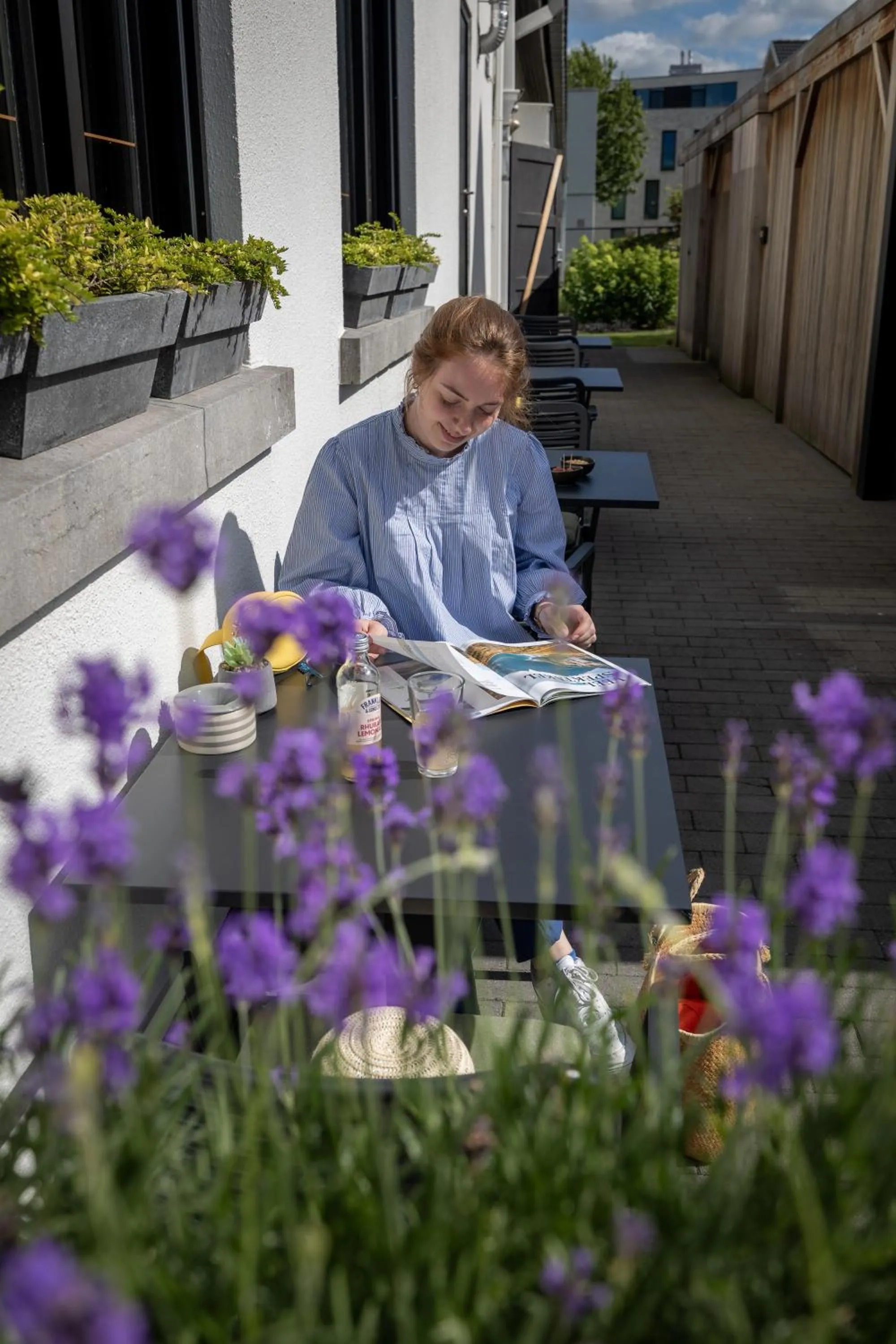 People in Hotel Olympia in Bruges