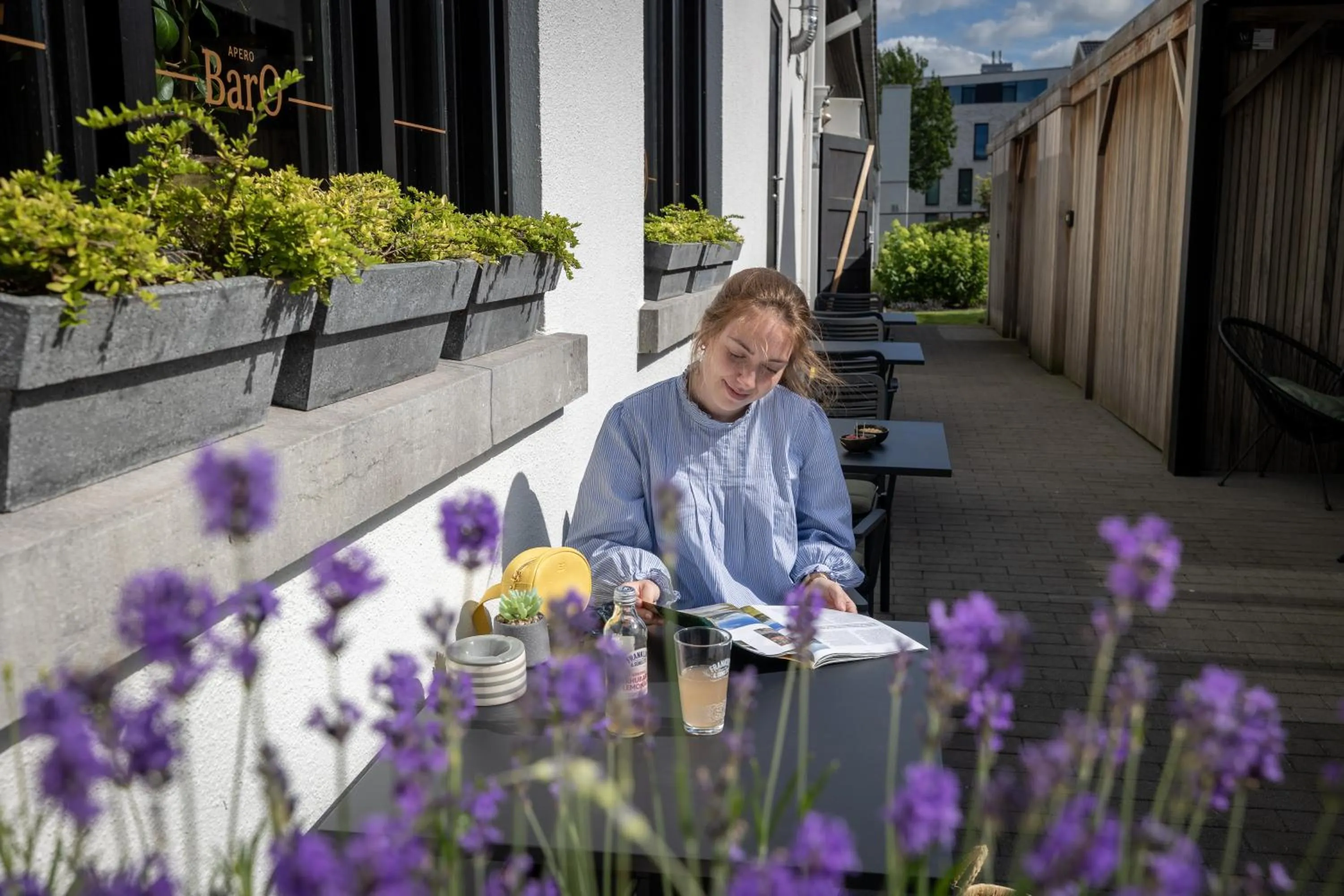 People in Hotel Olympia in Bruges