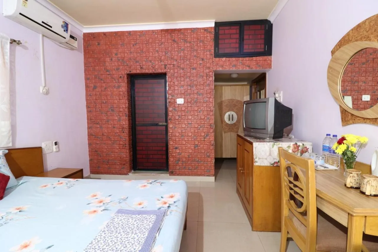 Bedroom, Bed in Mama Mids Home