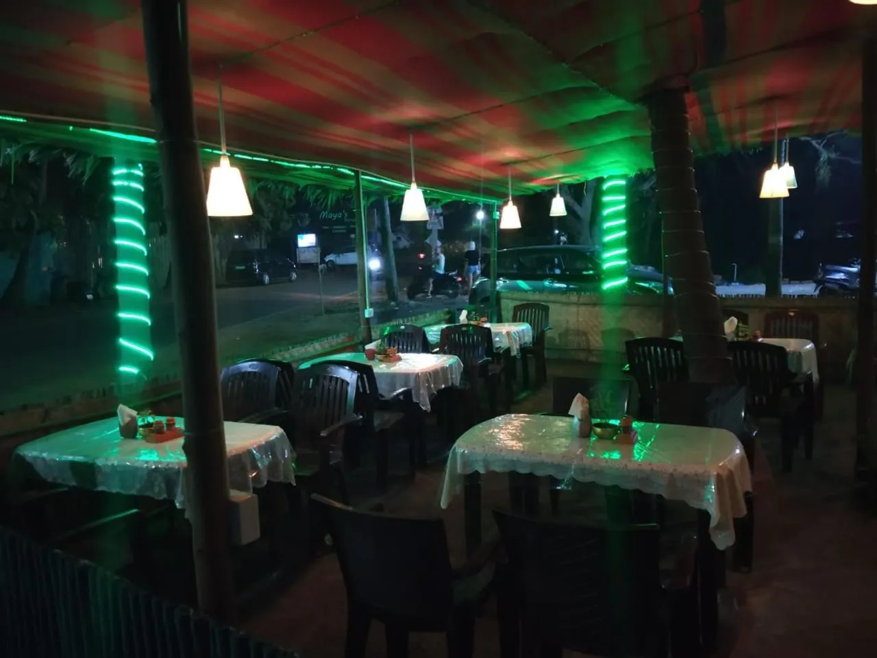 Restaurant/places to eat in Mama Mids Home