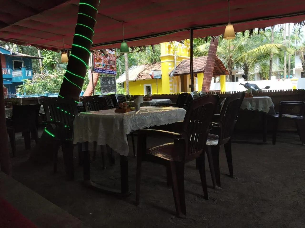 Restaurant/places to eat in Mama Mids Home