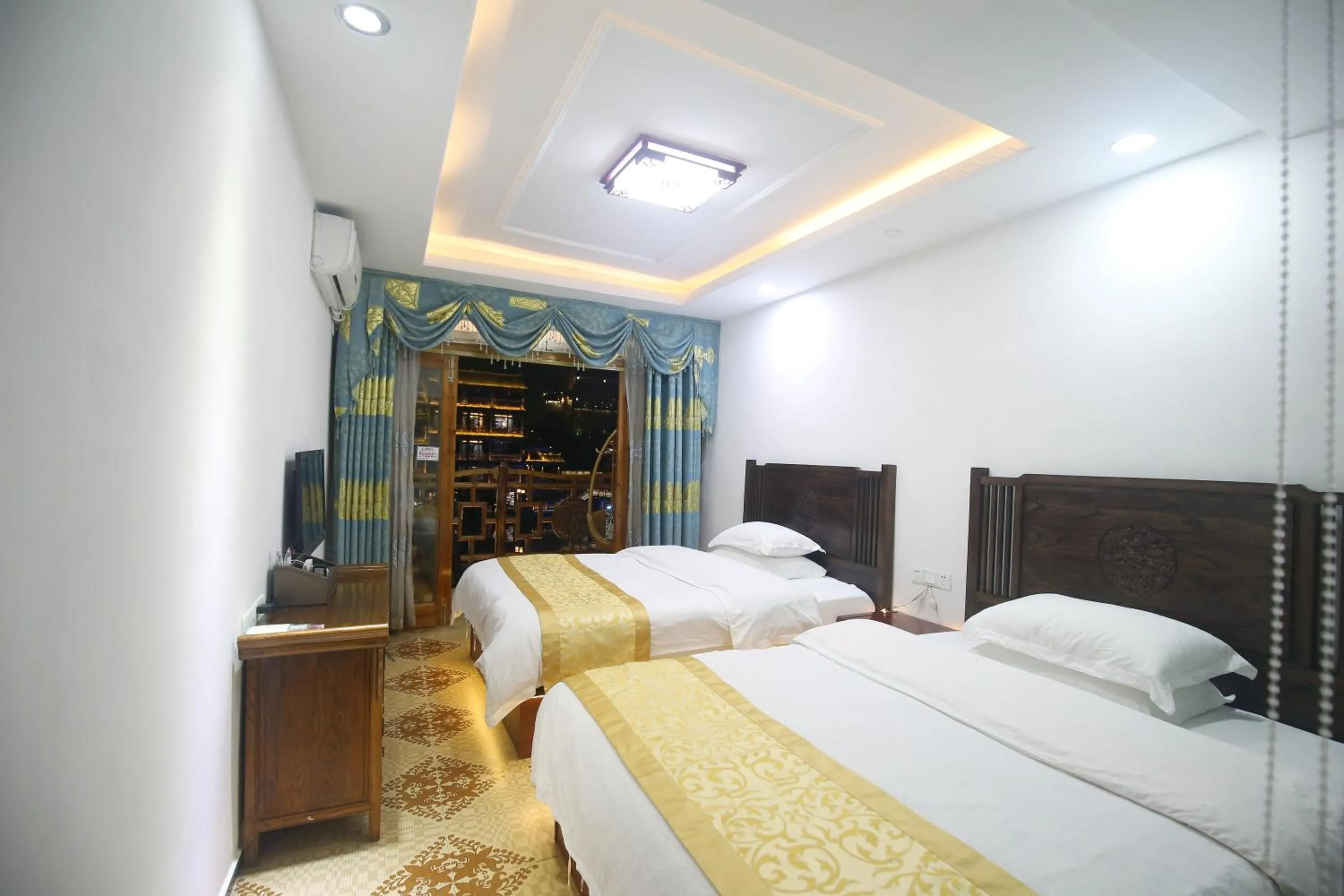 Bed in LQJ Riverside Guest House