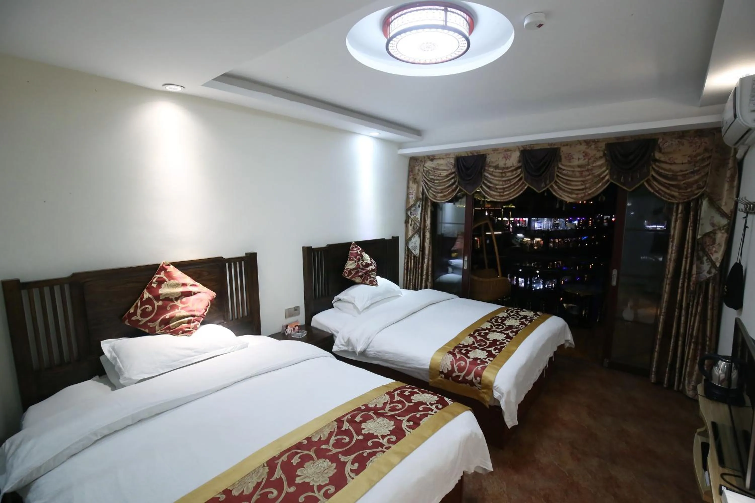 Photo of the whole room, Bed in LQJ Riverside Guest House