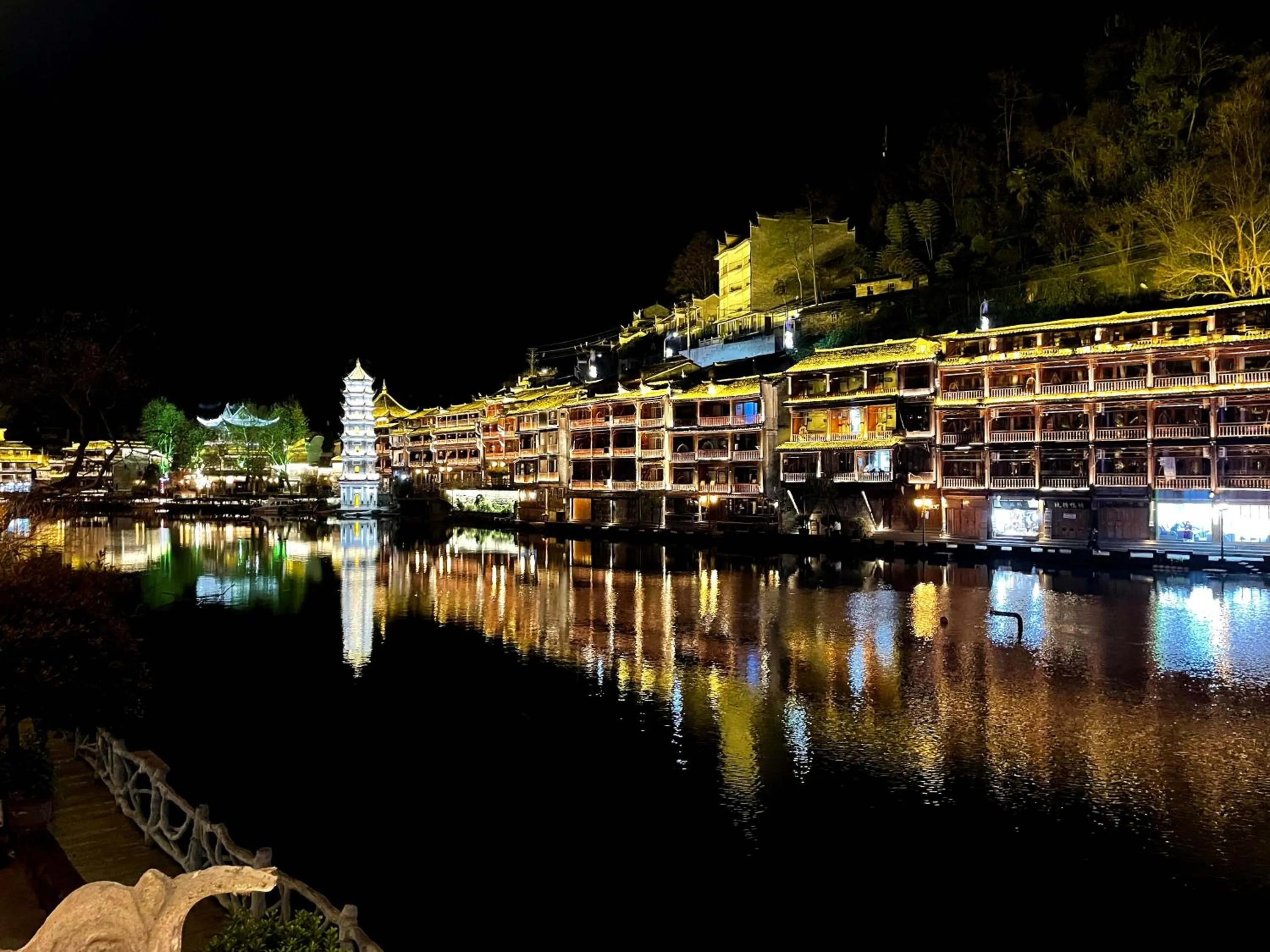 LQJ Riverside Guest House