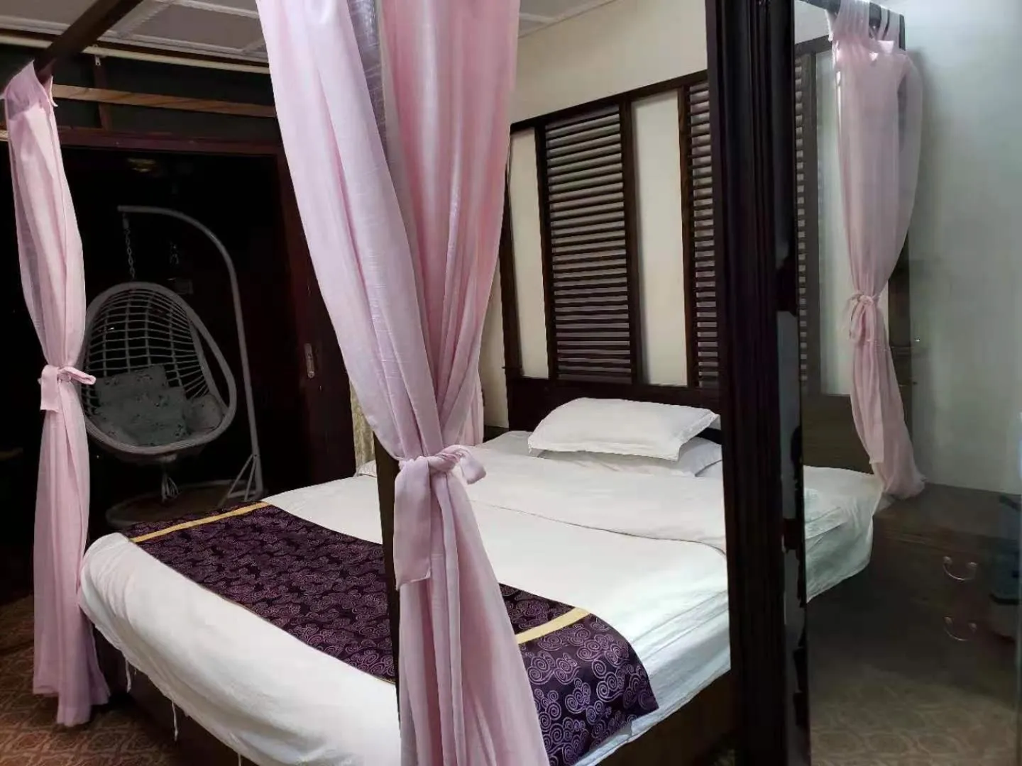 Photo of the whole room, Bed in LQJ Riverside Guest House