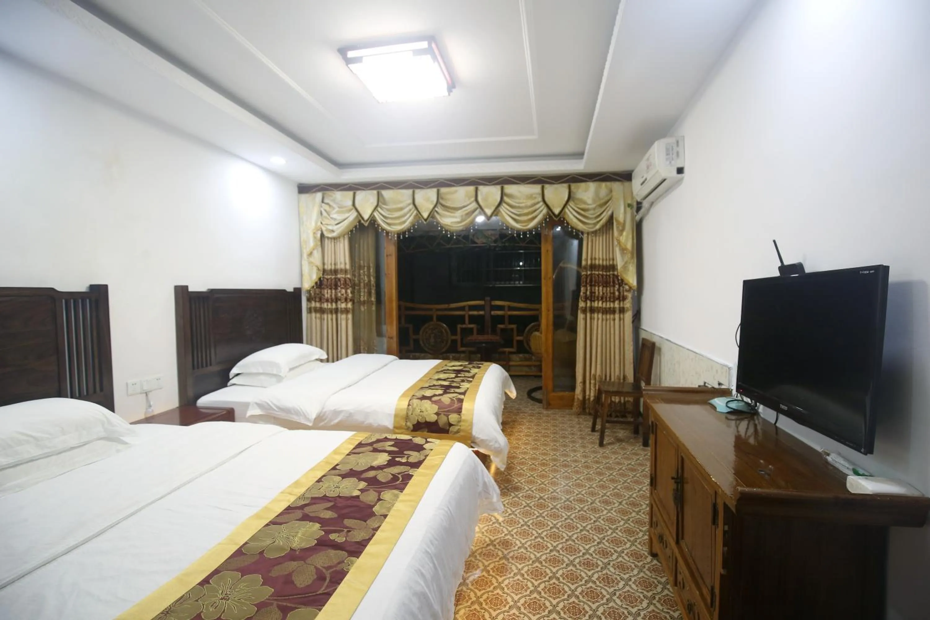 Bed in LQJ Riverside Guest House