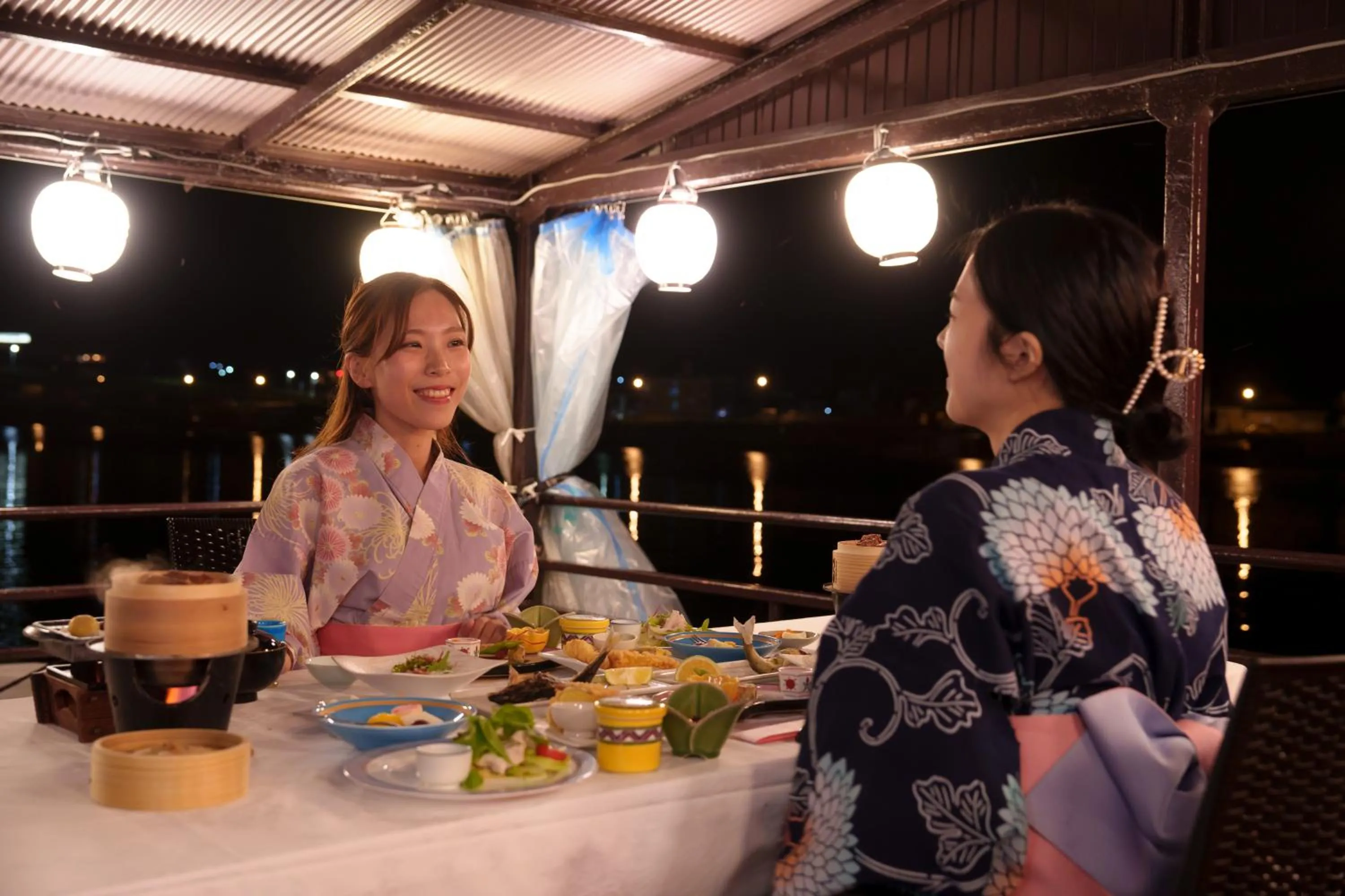 Evening entertainment in Hita Onsen Kizantei Hotel