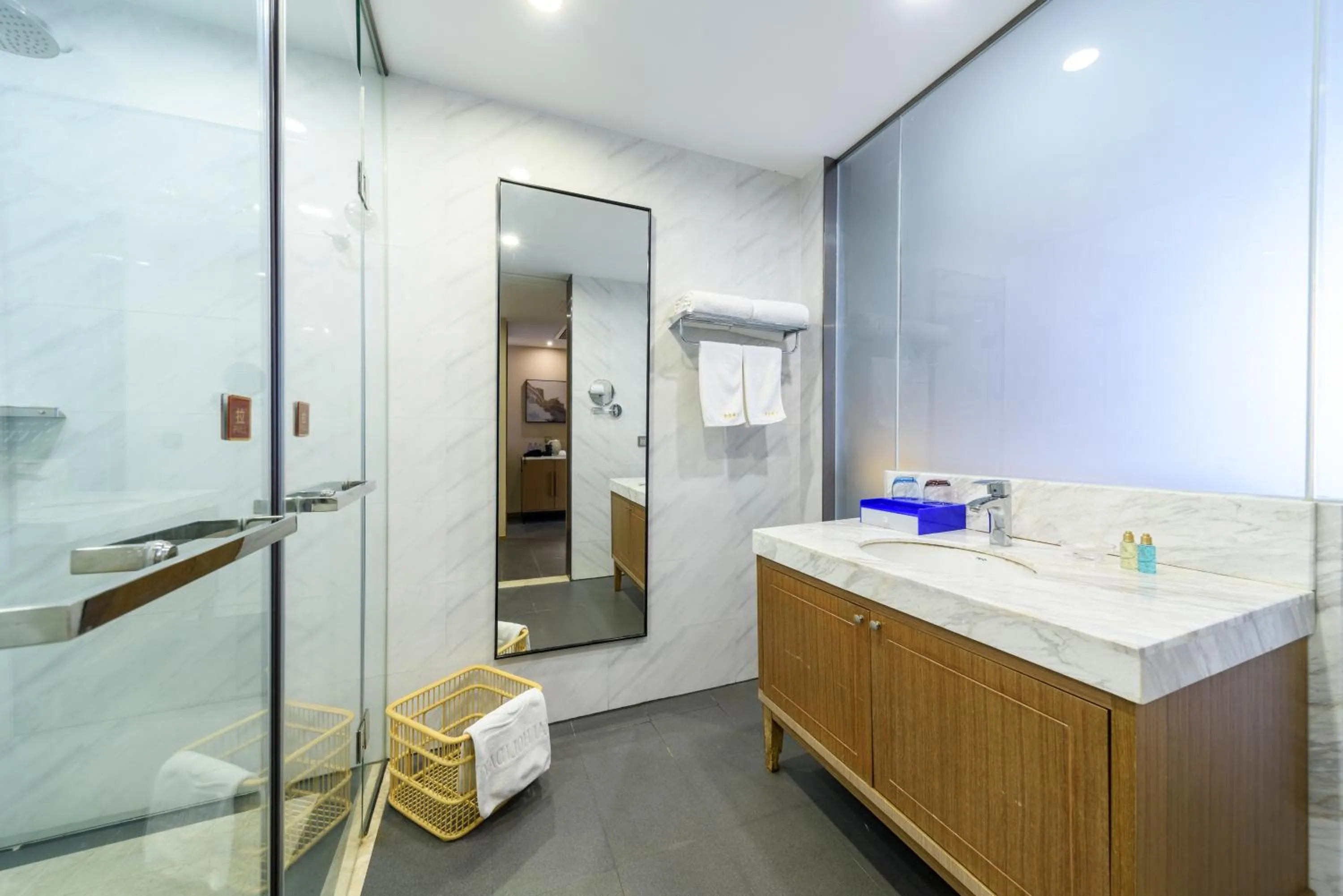 Toilet in Qianhai Holiday Hotel