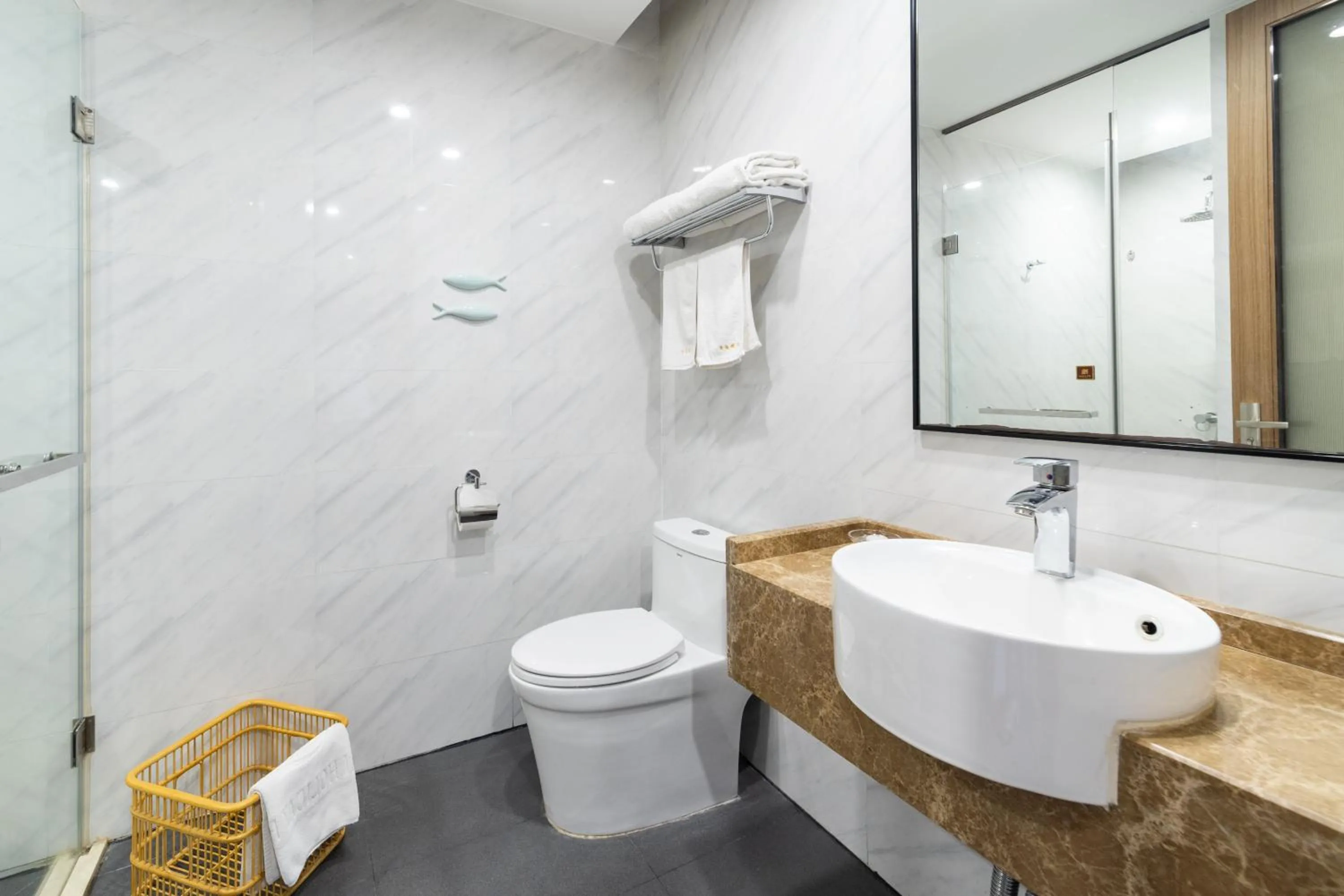 Shower in Qianhai Holiday Hotel