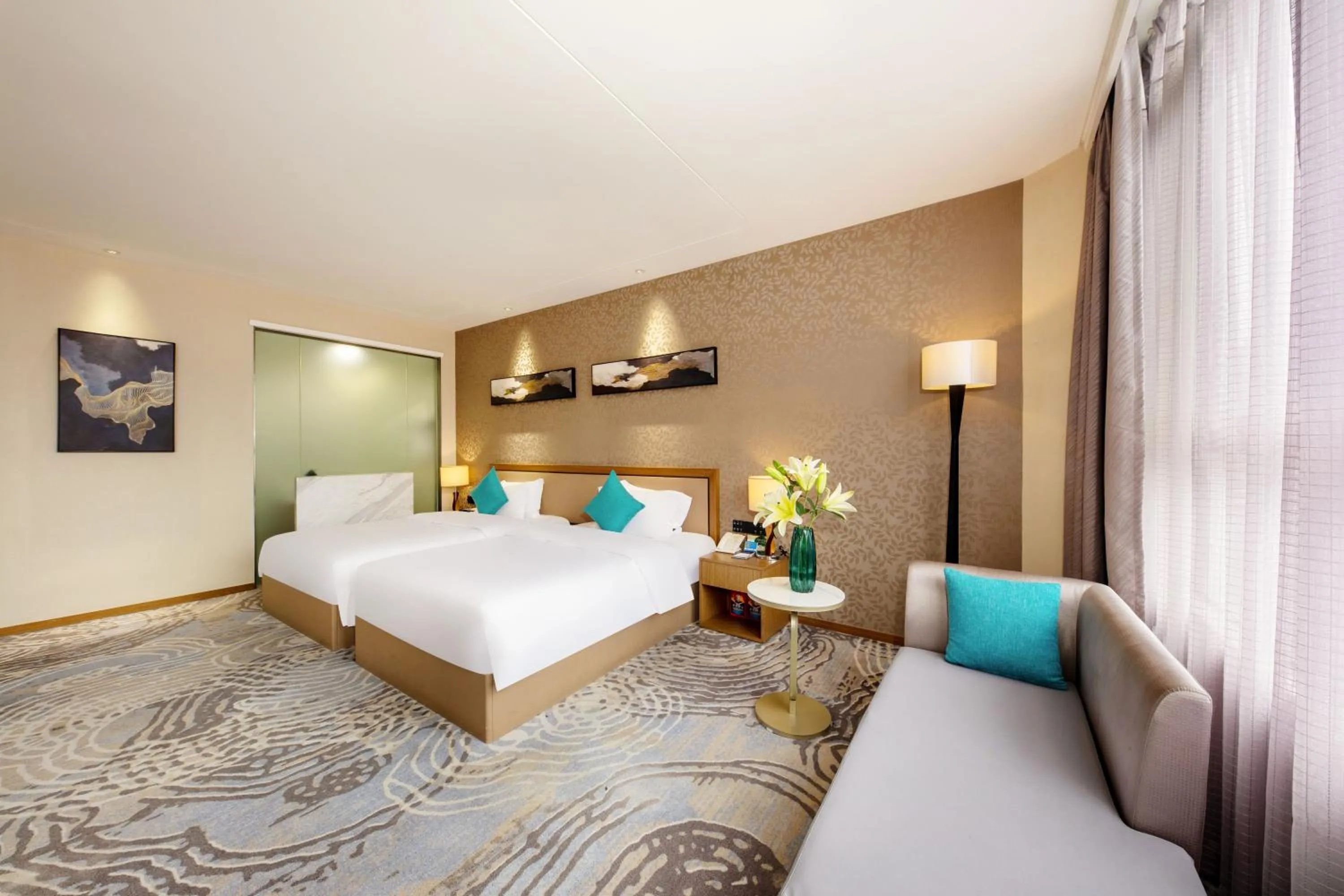 Photo of the whole room, Bed in Qianhai Holiday Hotel