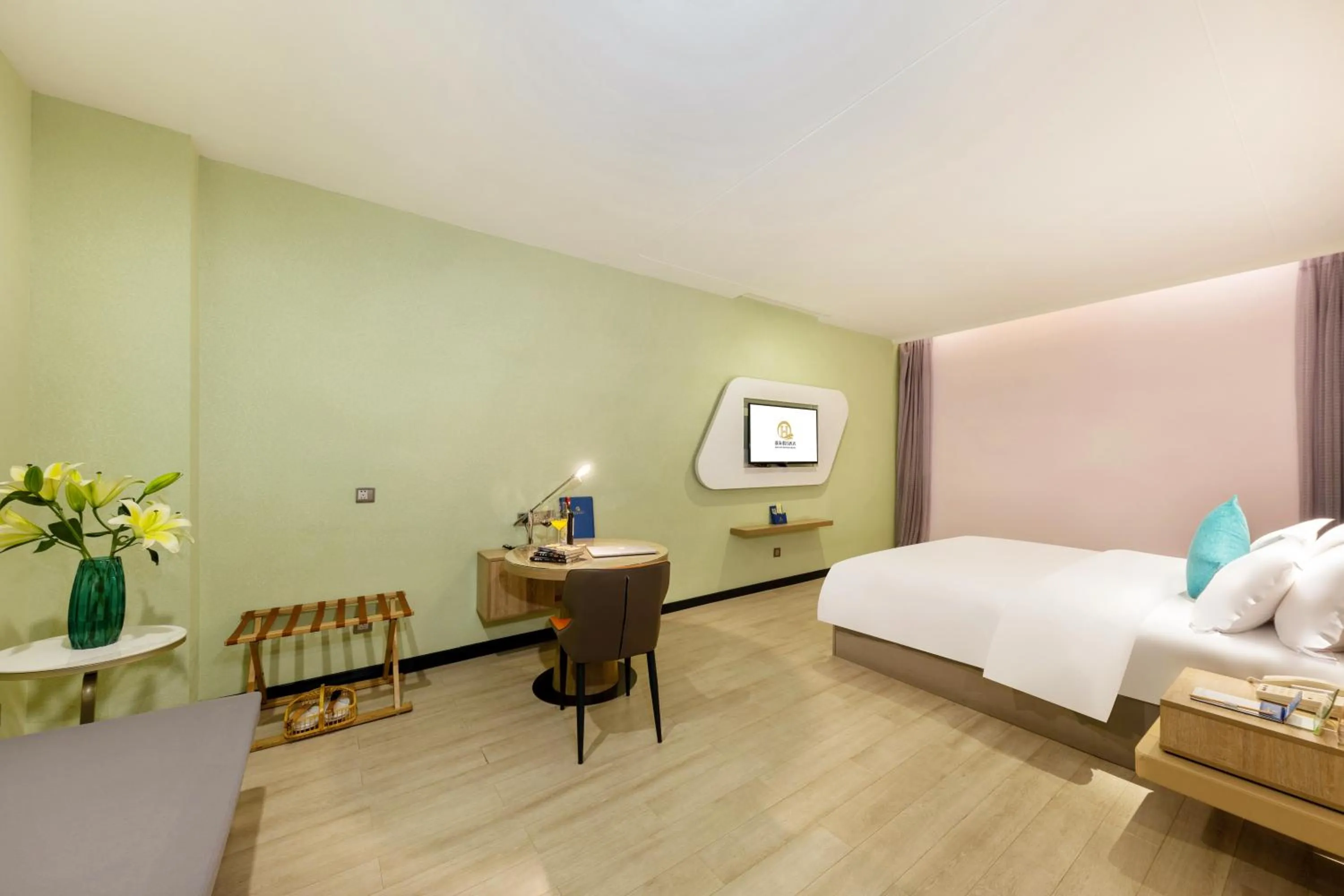 Bedroom, Bed in Qianhai Holiday Hotel