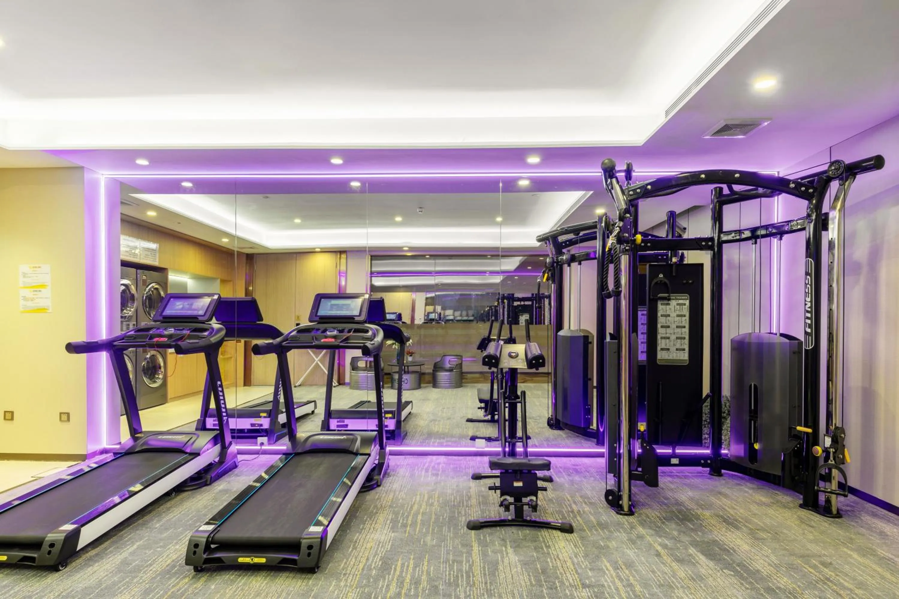 Fitness centre/facilities in Qianhai Holiday Hotel