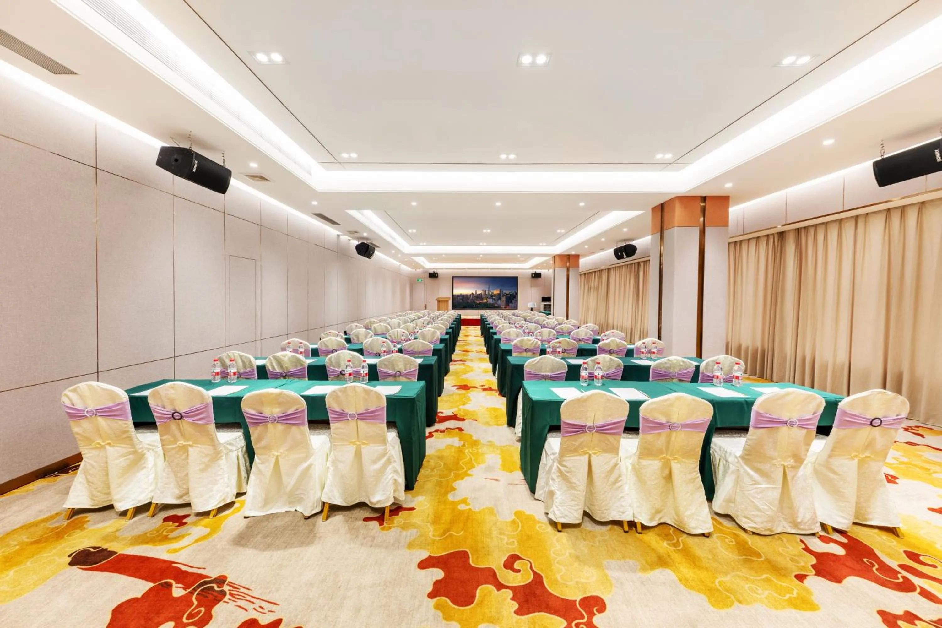 Meeting/conference room in Qianhai Holiday Hotel