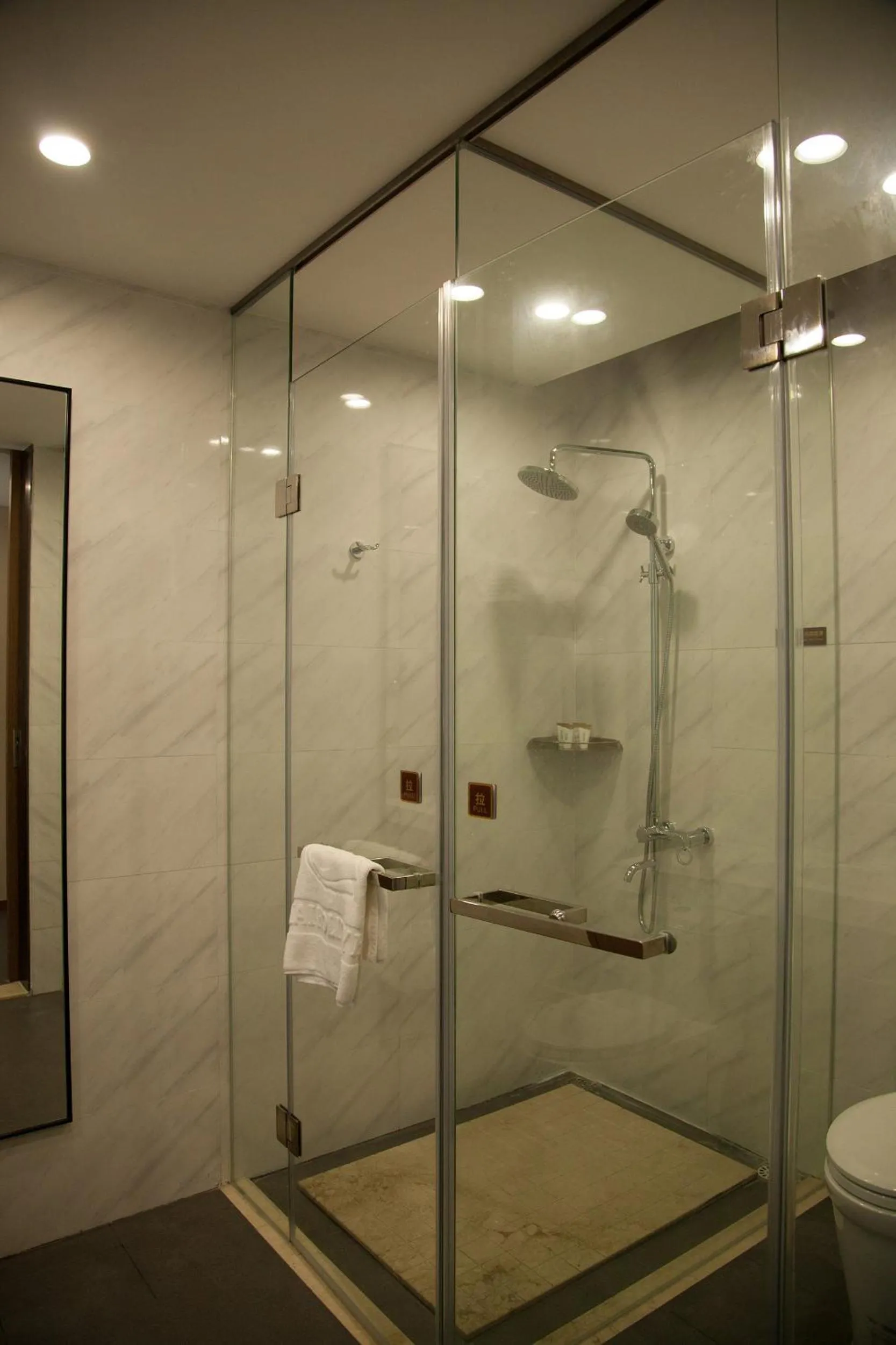 Toilet in Qianhai Holiday Hotel