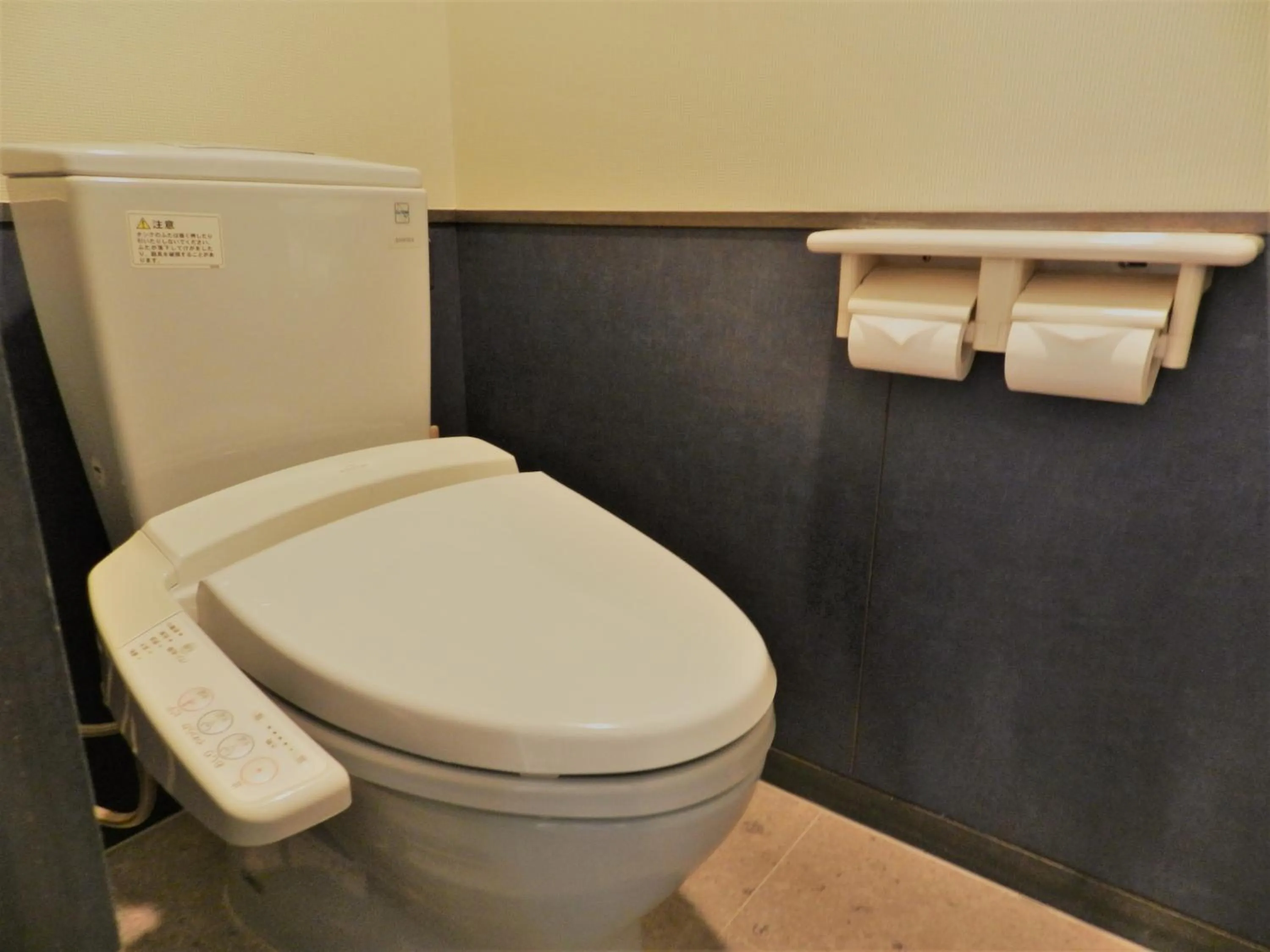 Toilet in Hotel Sunset Terrace