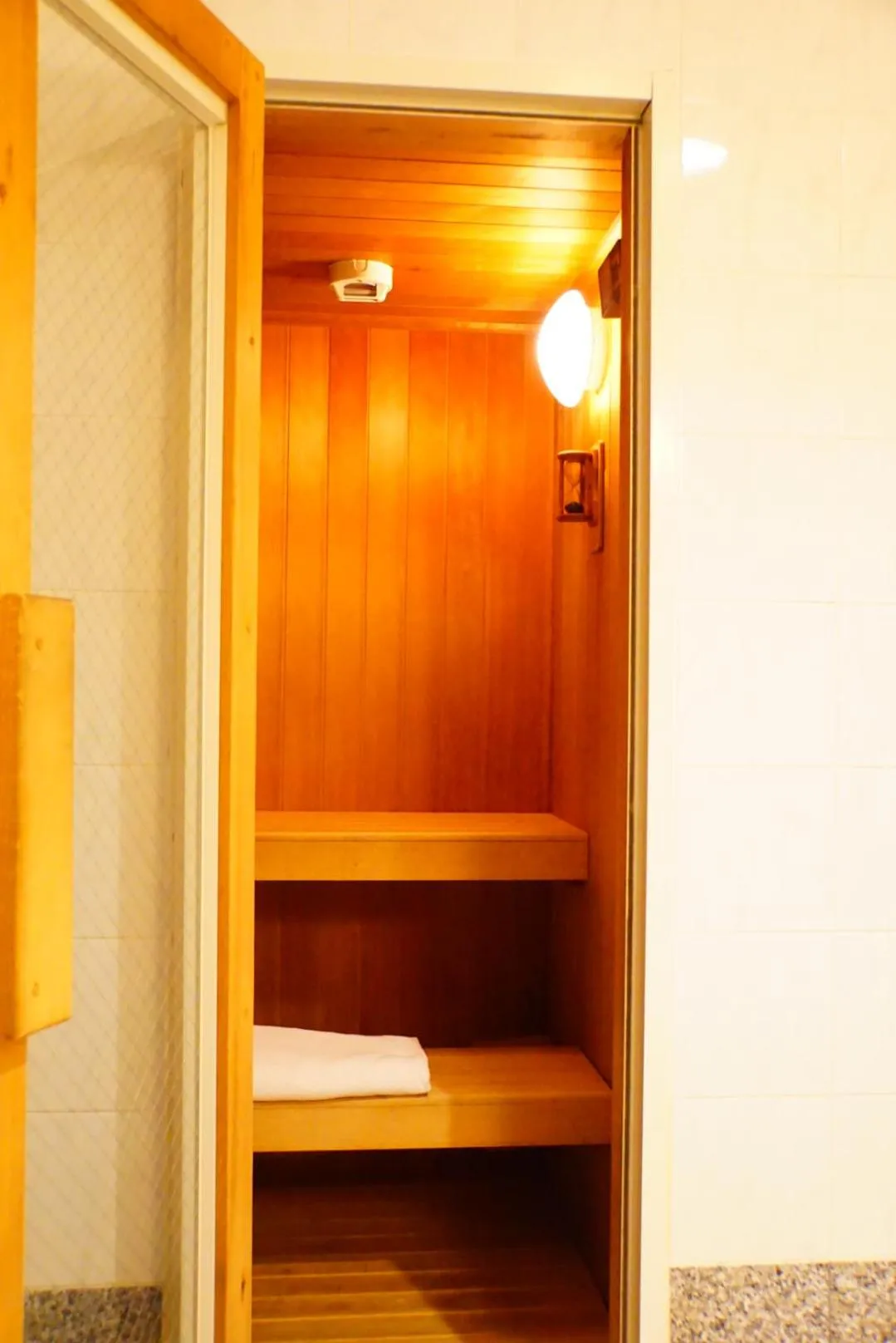 Bathroom, Bed in Hotel Sunset Terrace