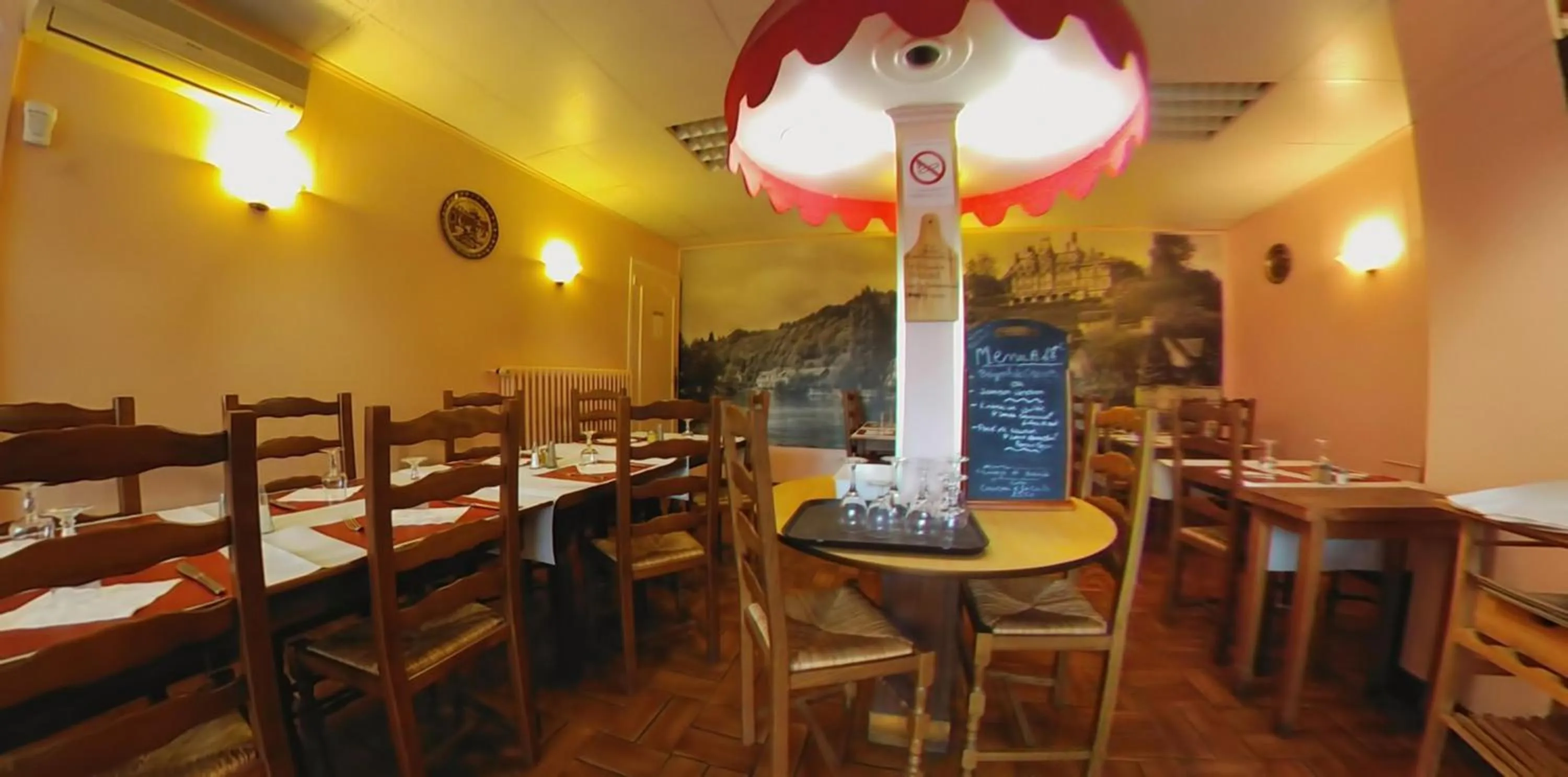 Restaurant/places to eat in Hotel Au Bon Coin