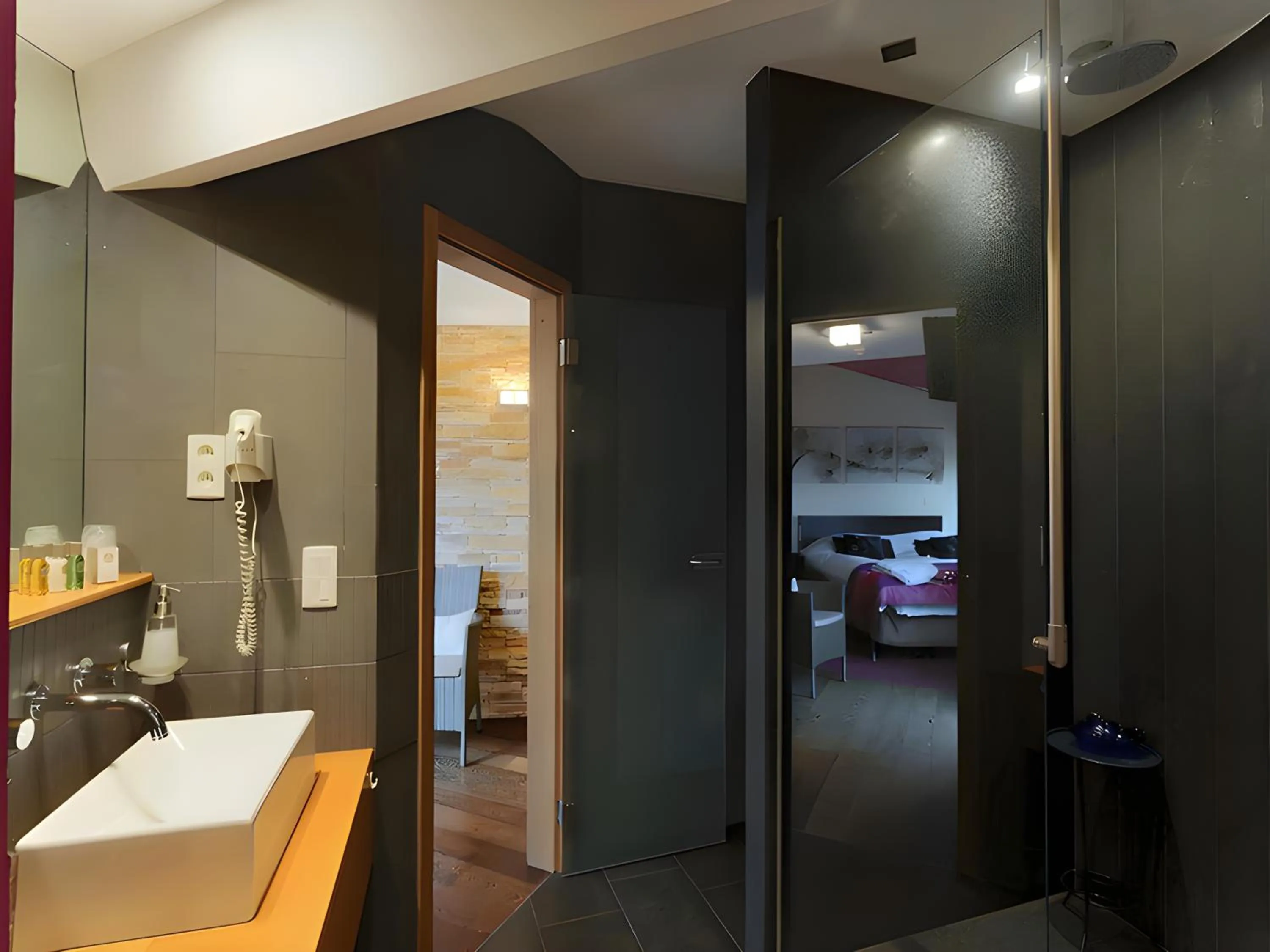 Shower in Hotel Myrtilles