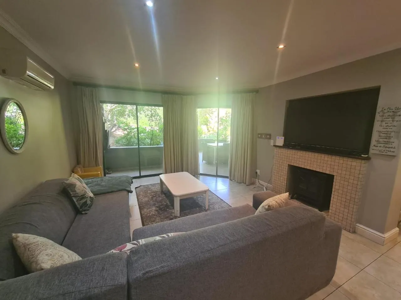 Living room in Du Kloof Lodge