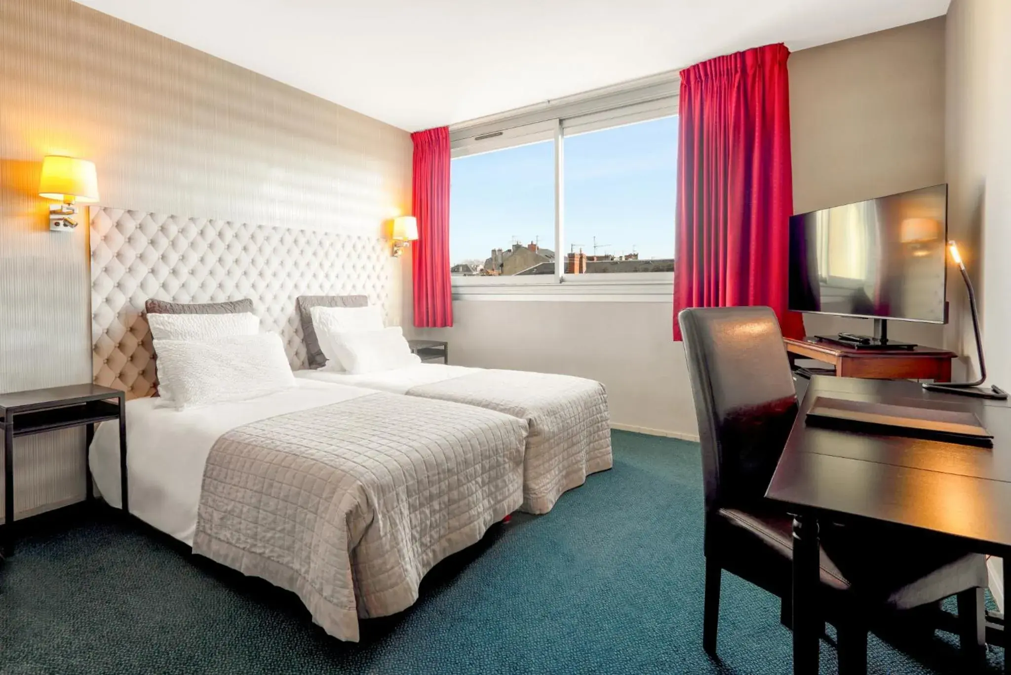 Twin Room in Bristol Logis Cit'Hotel Périgueux Centre Twin Room in Bristol Logis Cit'Hotel Périgueux Centre