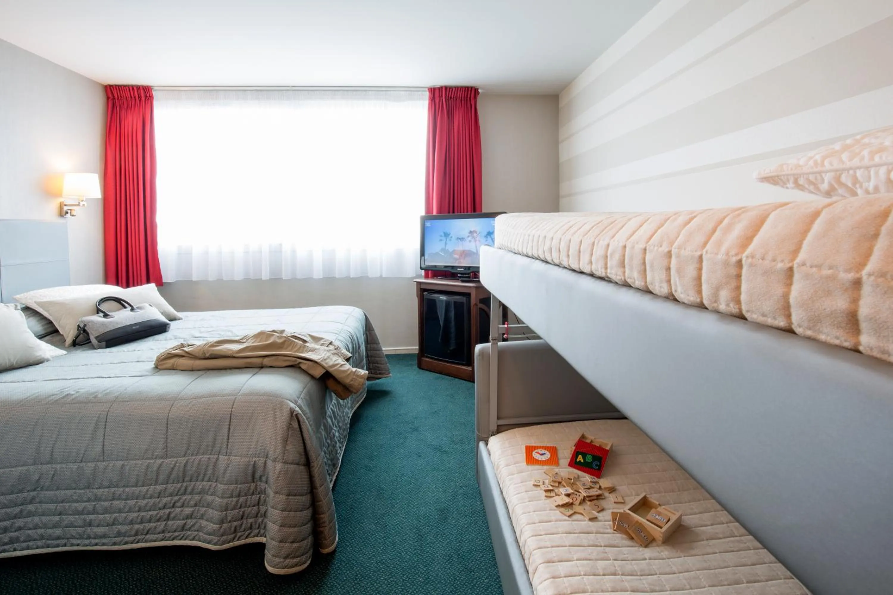 Photo of the whole room, Bed in Bristol Logis Cit'Hotel Périgueux Centre