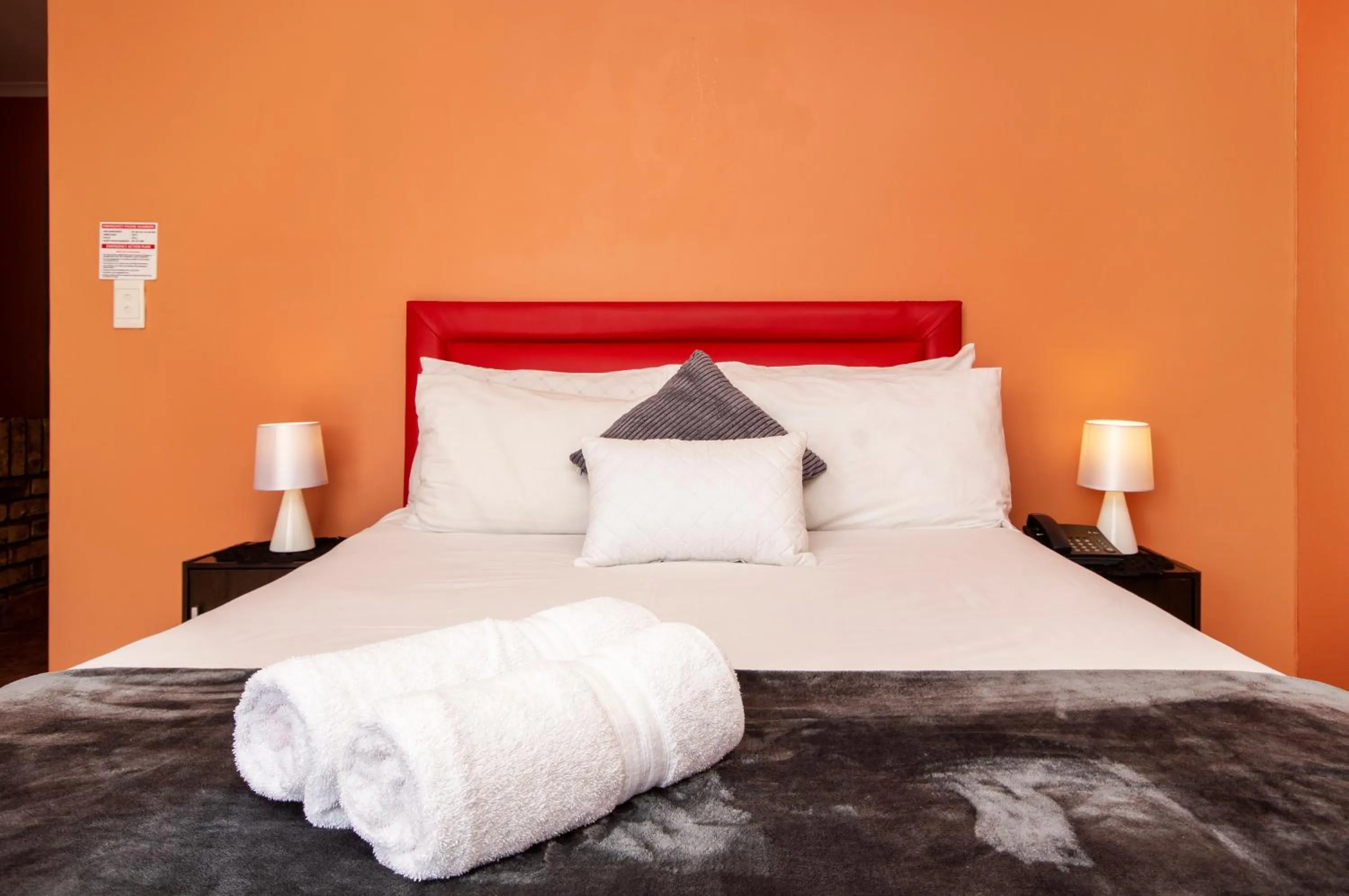 Bed in King Guest Lodge