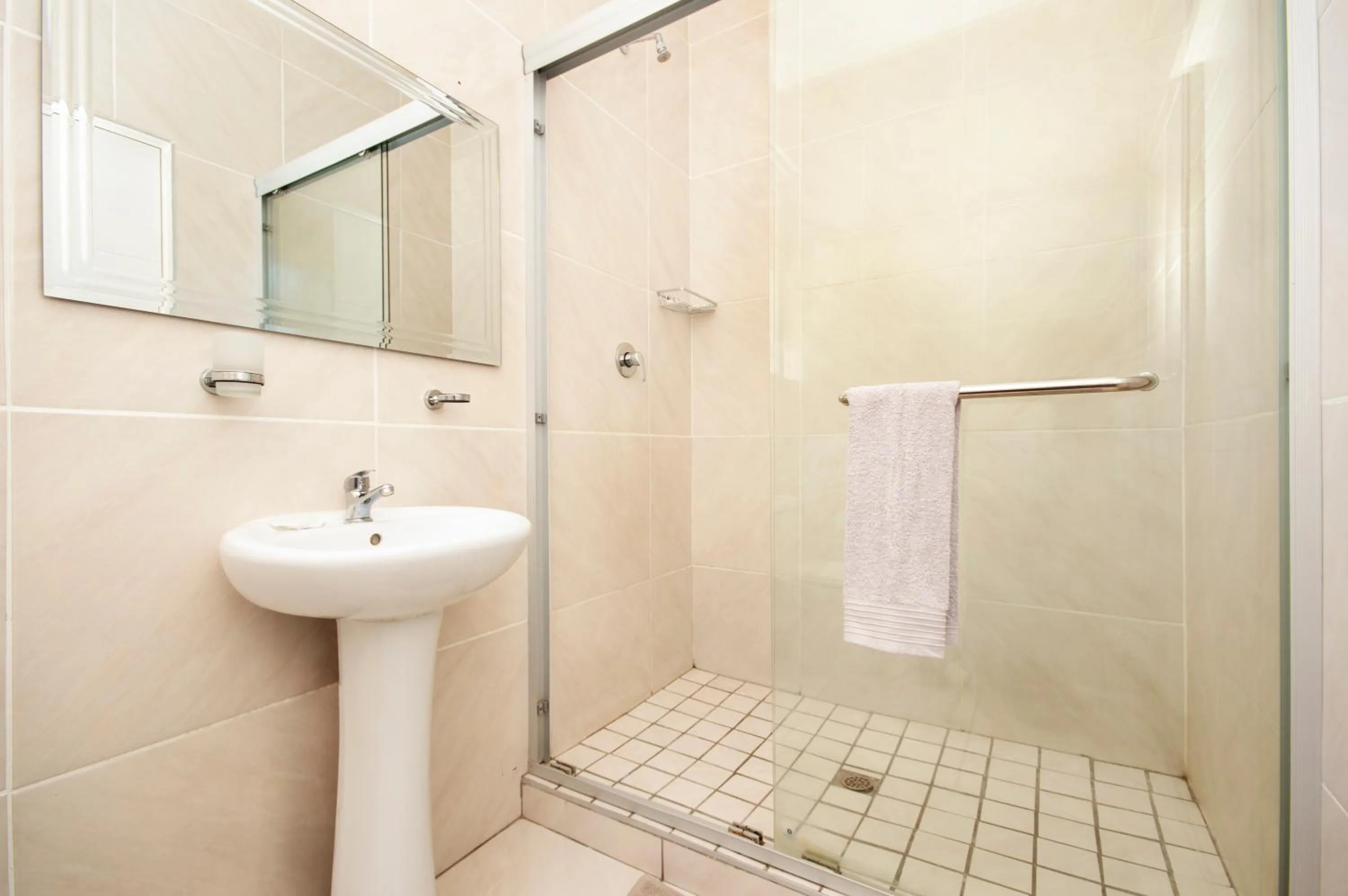 Shower in King Guest Lodge