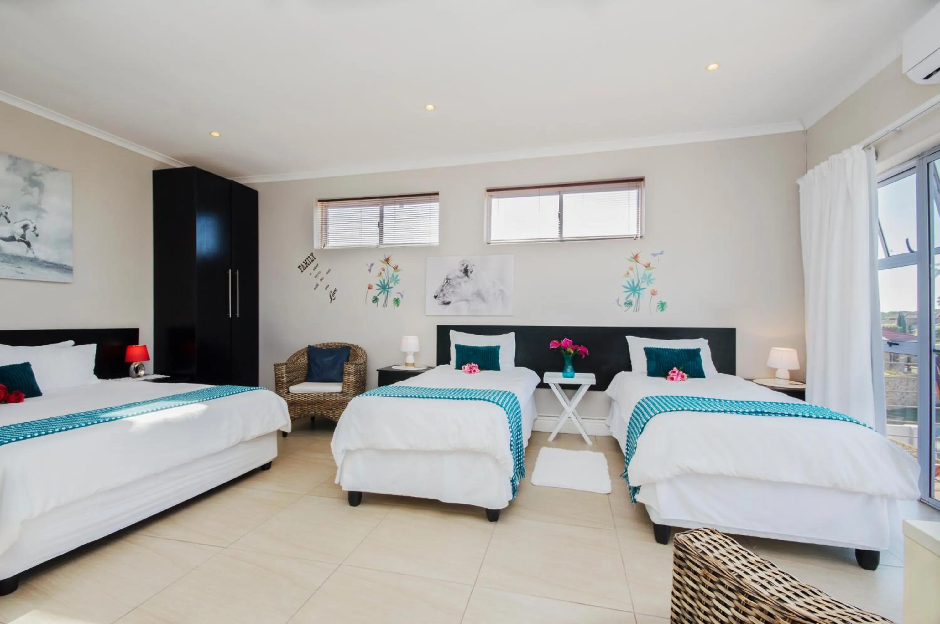 Bed in King Guest Lodge