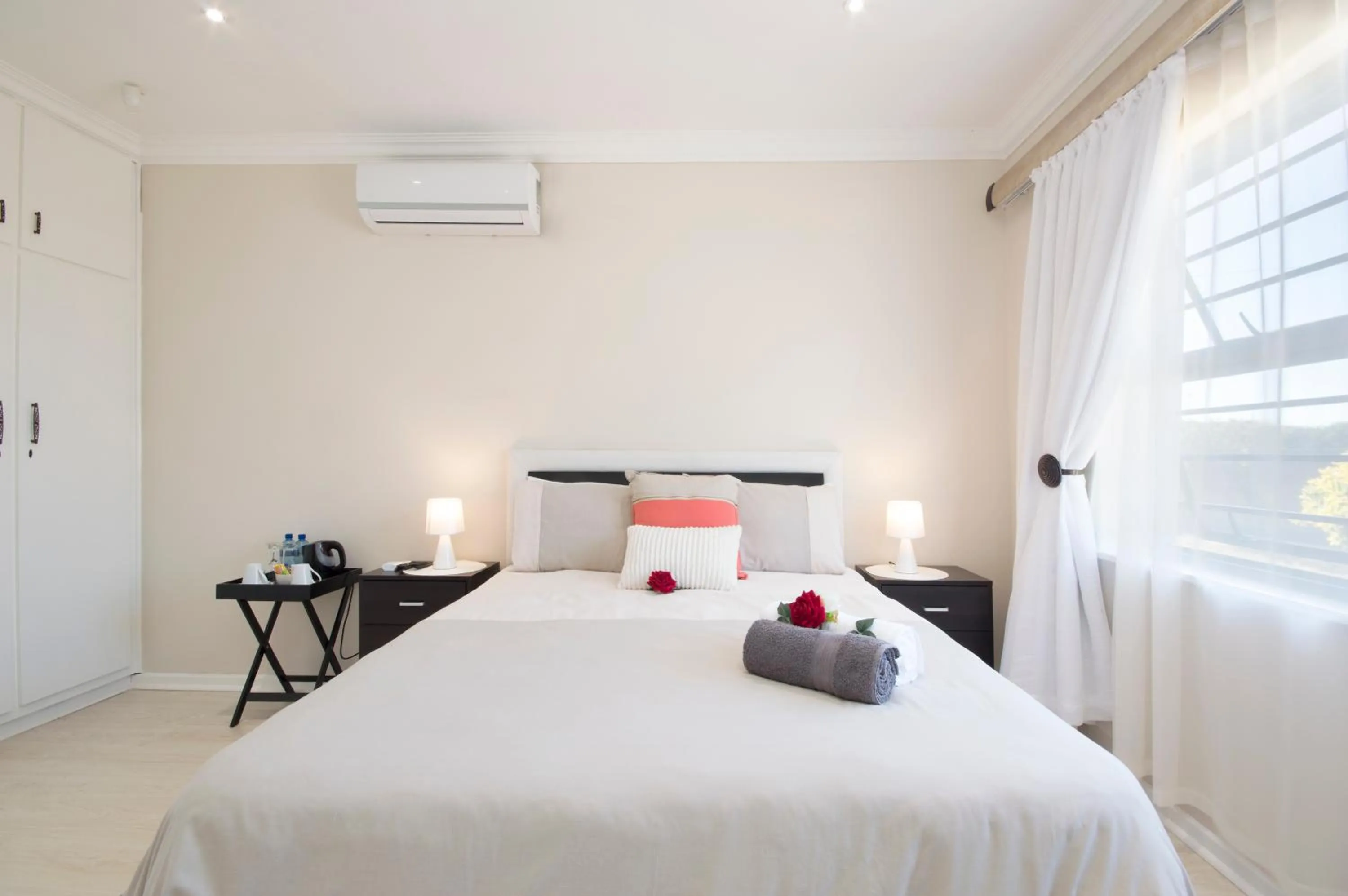 Bedroom, Bed in King Guest Lodge