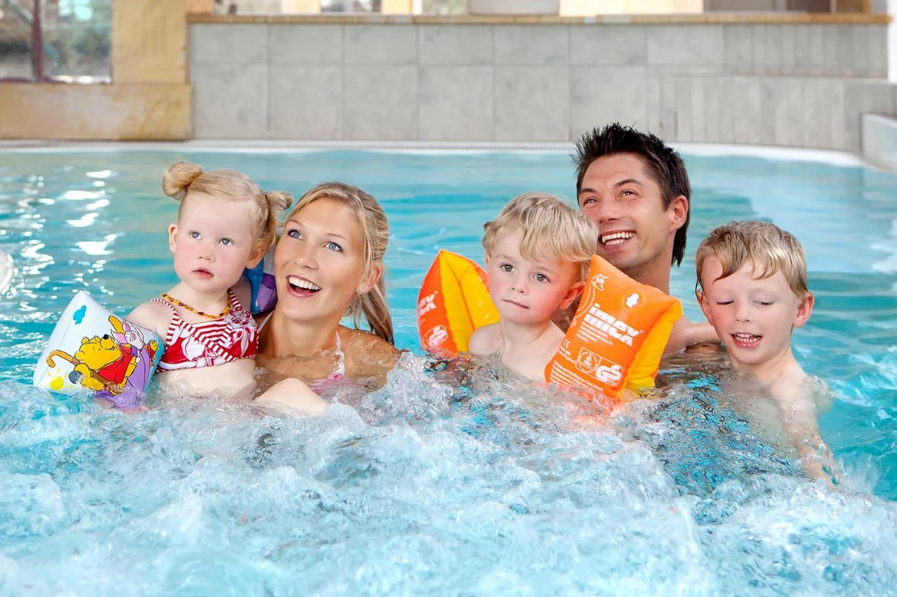 Swimming pool in Göbel's Gästehaus Hotel am Park
