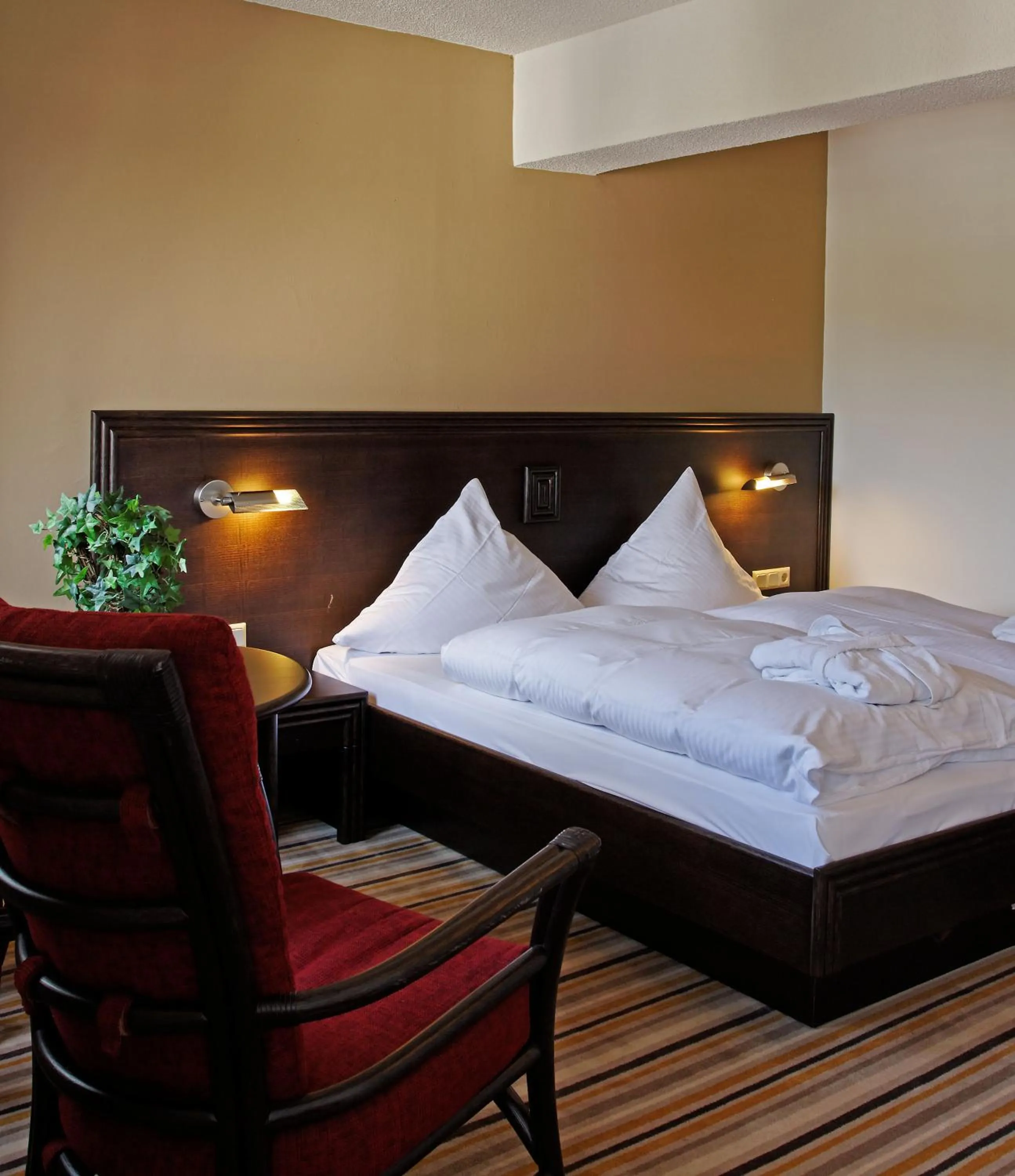 Photo of the whole room, Bed in Göbel's Gästehaus Hotel am Park