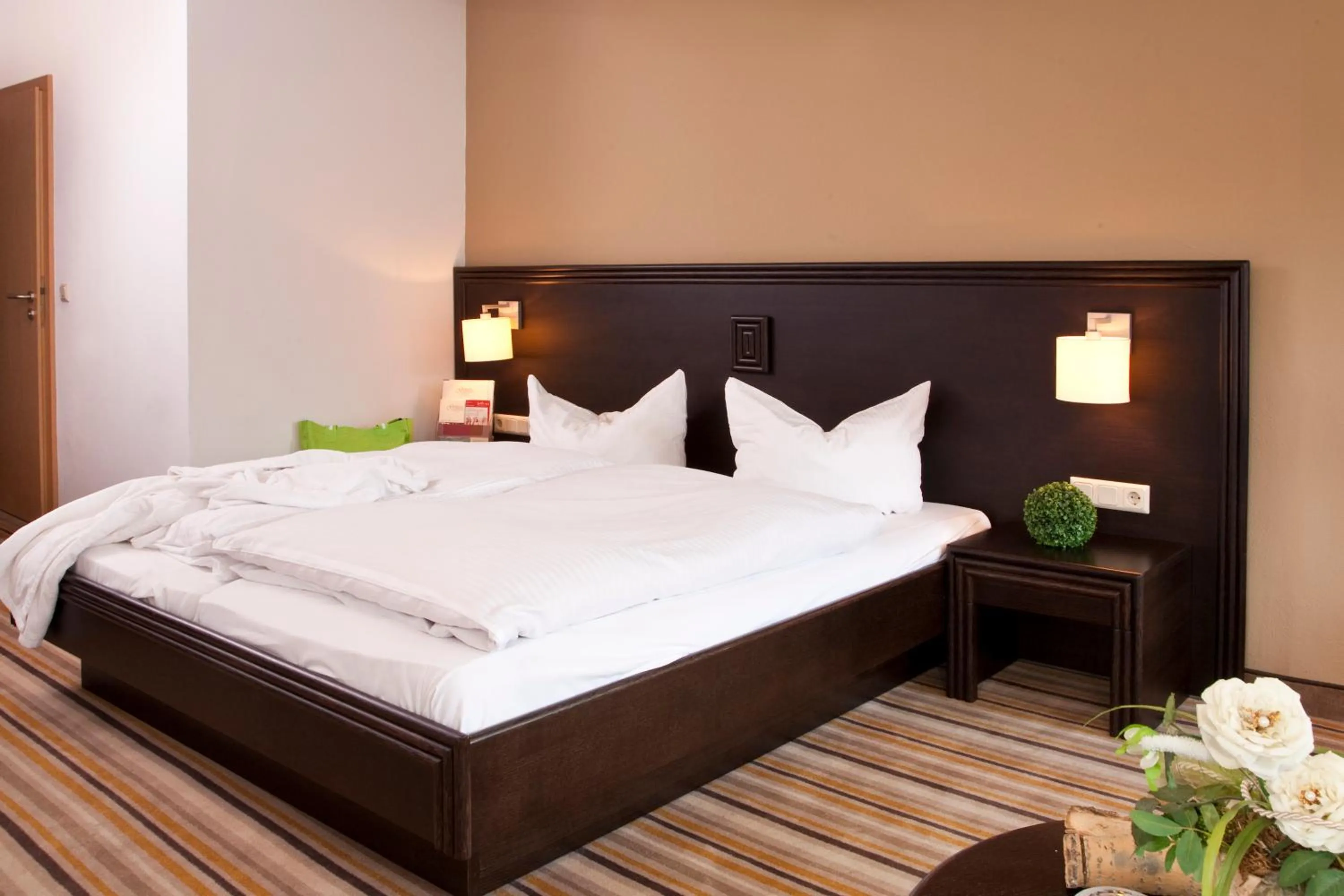 Photo of the whole room, Bed in Göbel's Gästehaus Hotel am Park