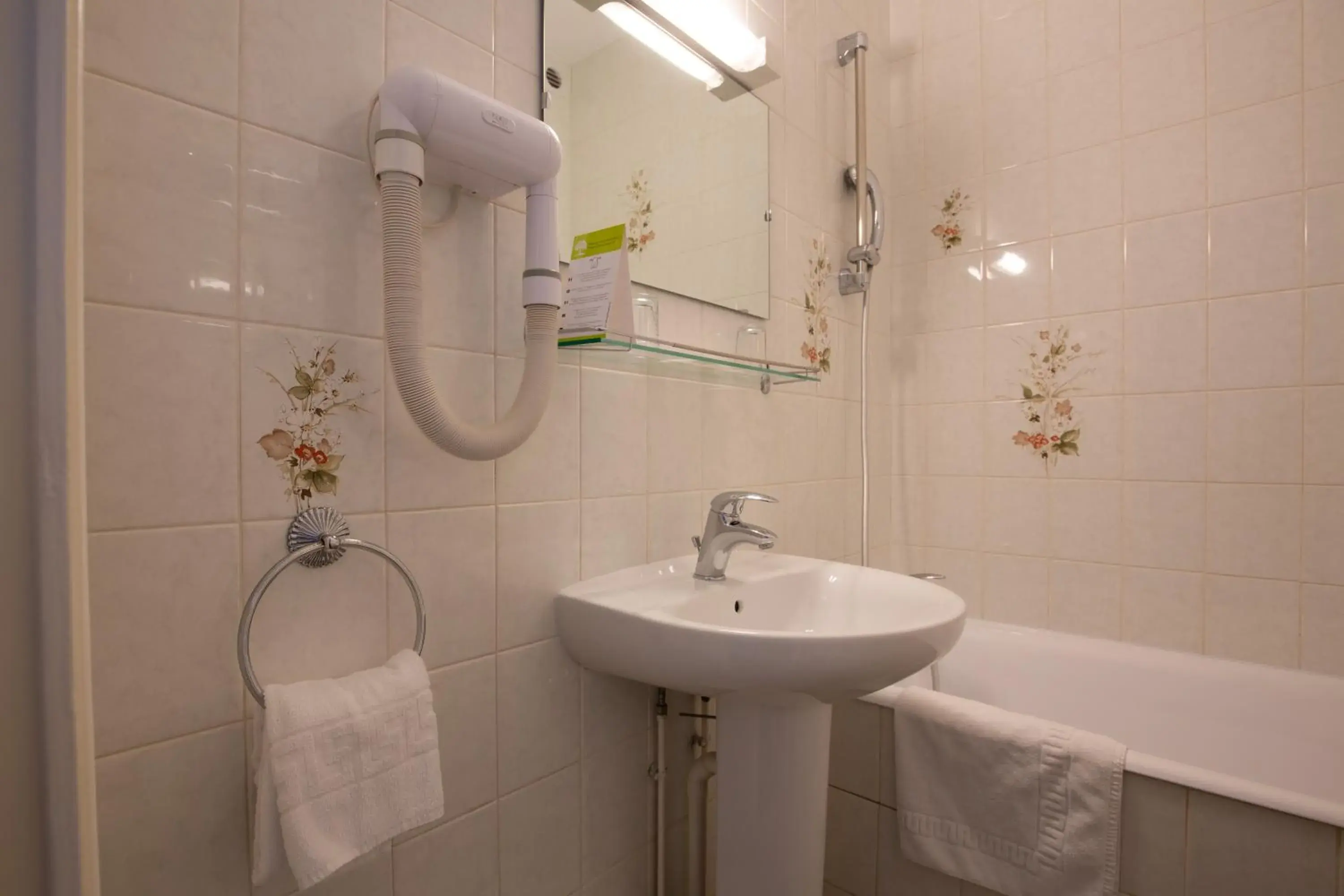 Standard Double Room in Brit Hotel Europ Bergerac Standard Double Room in Brit Hotel Europ Bergerac