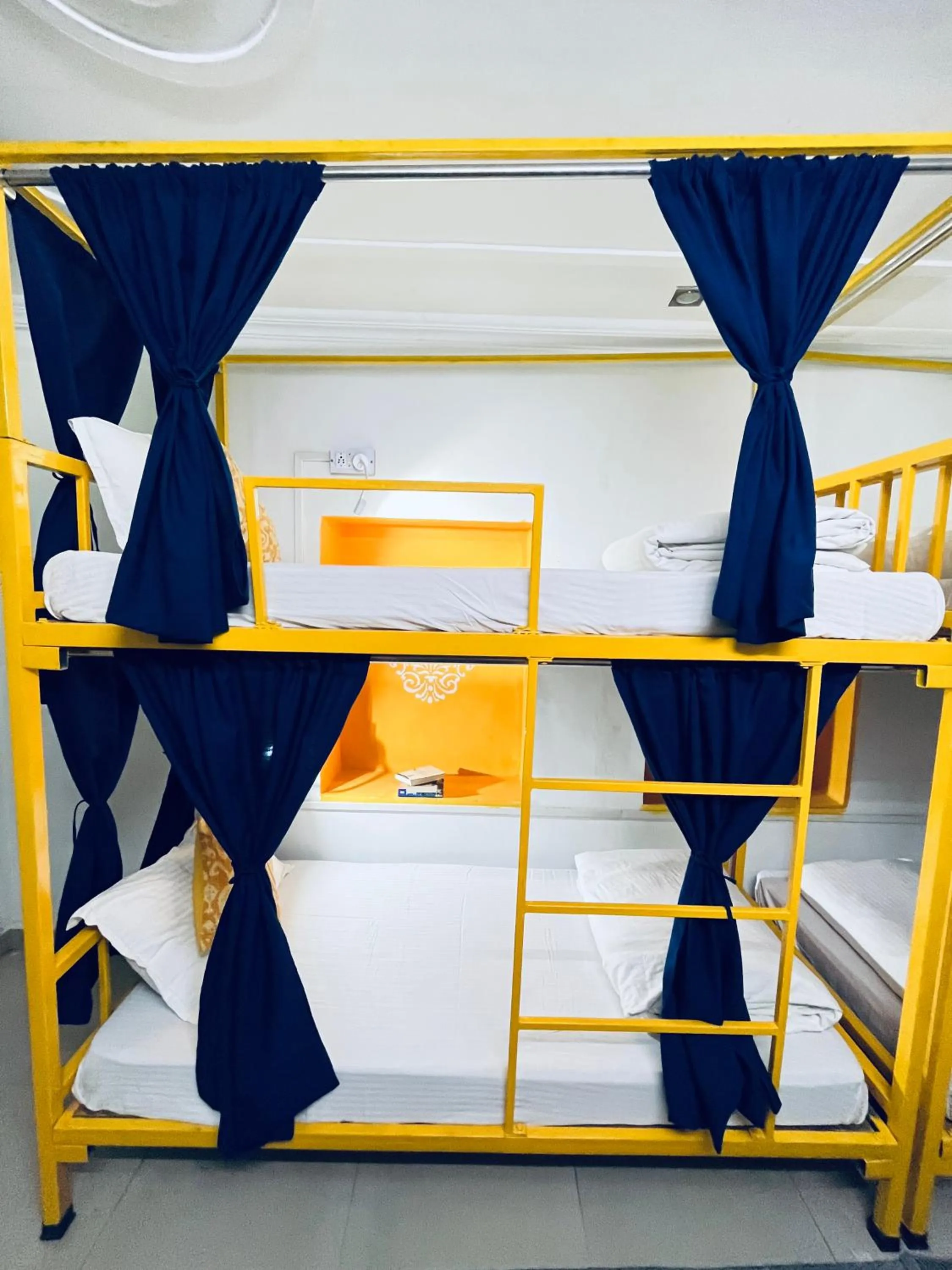 Bed in Jaisalmer Hostel Crowd