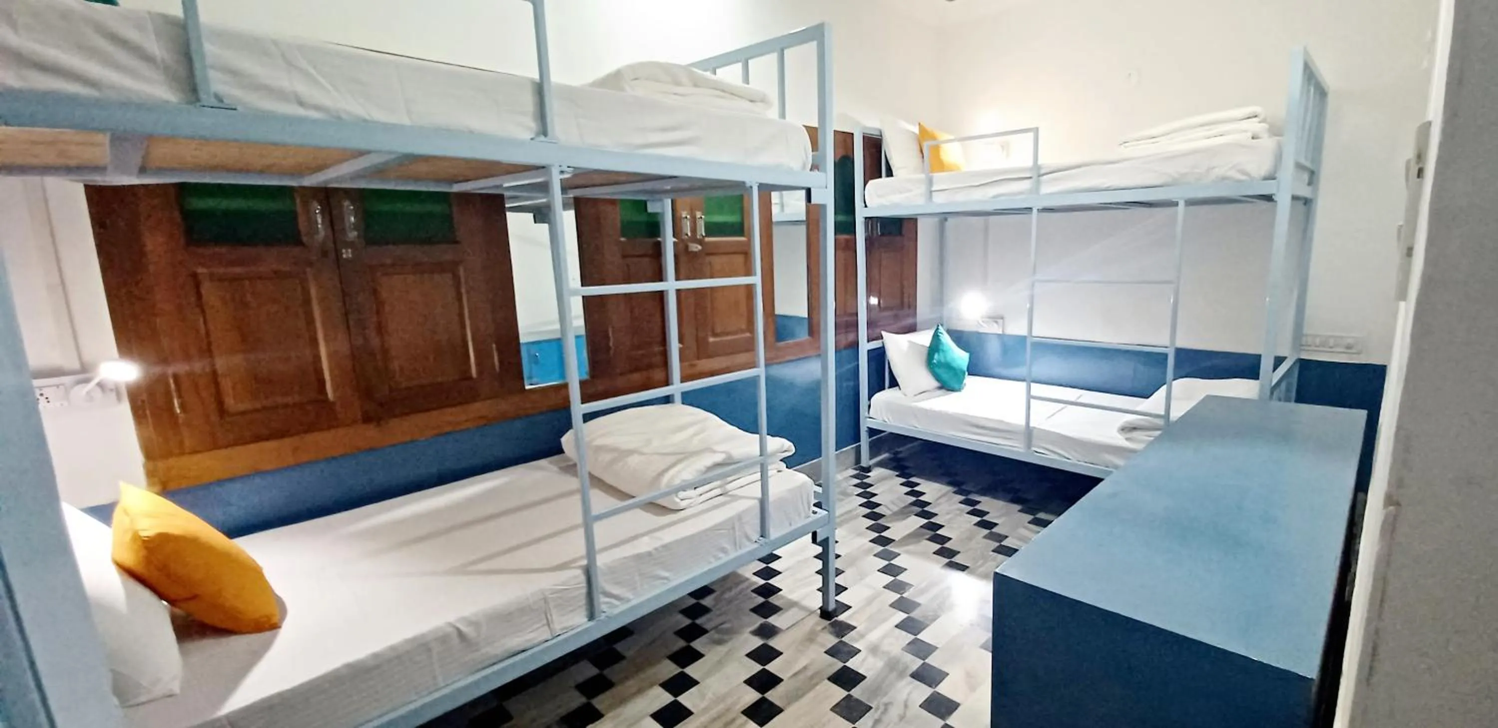 bunk bed, Bed in Jaisalmer Hostel Crowd