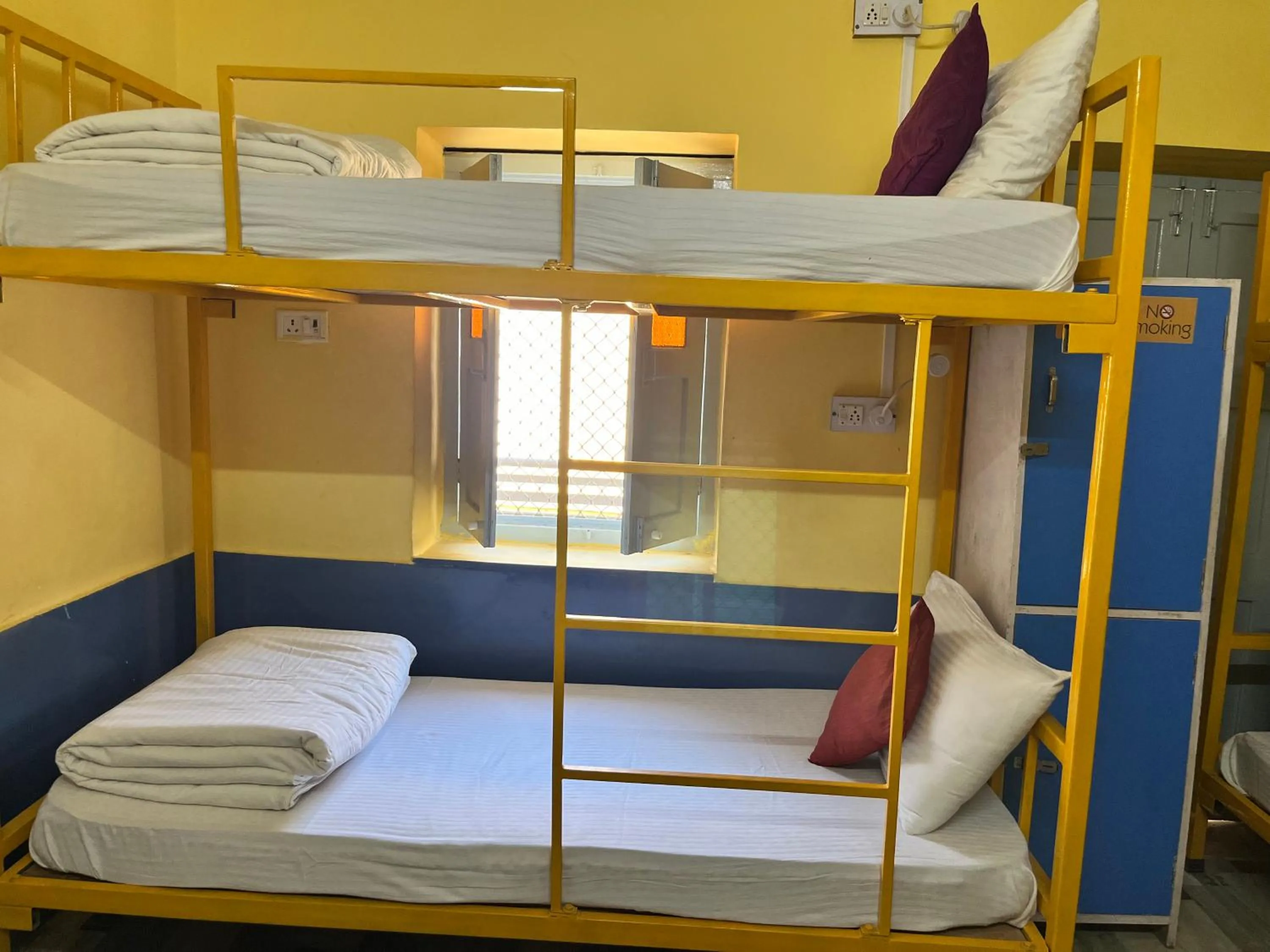 Bed in Jaisalmer Hostel Crowd