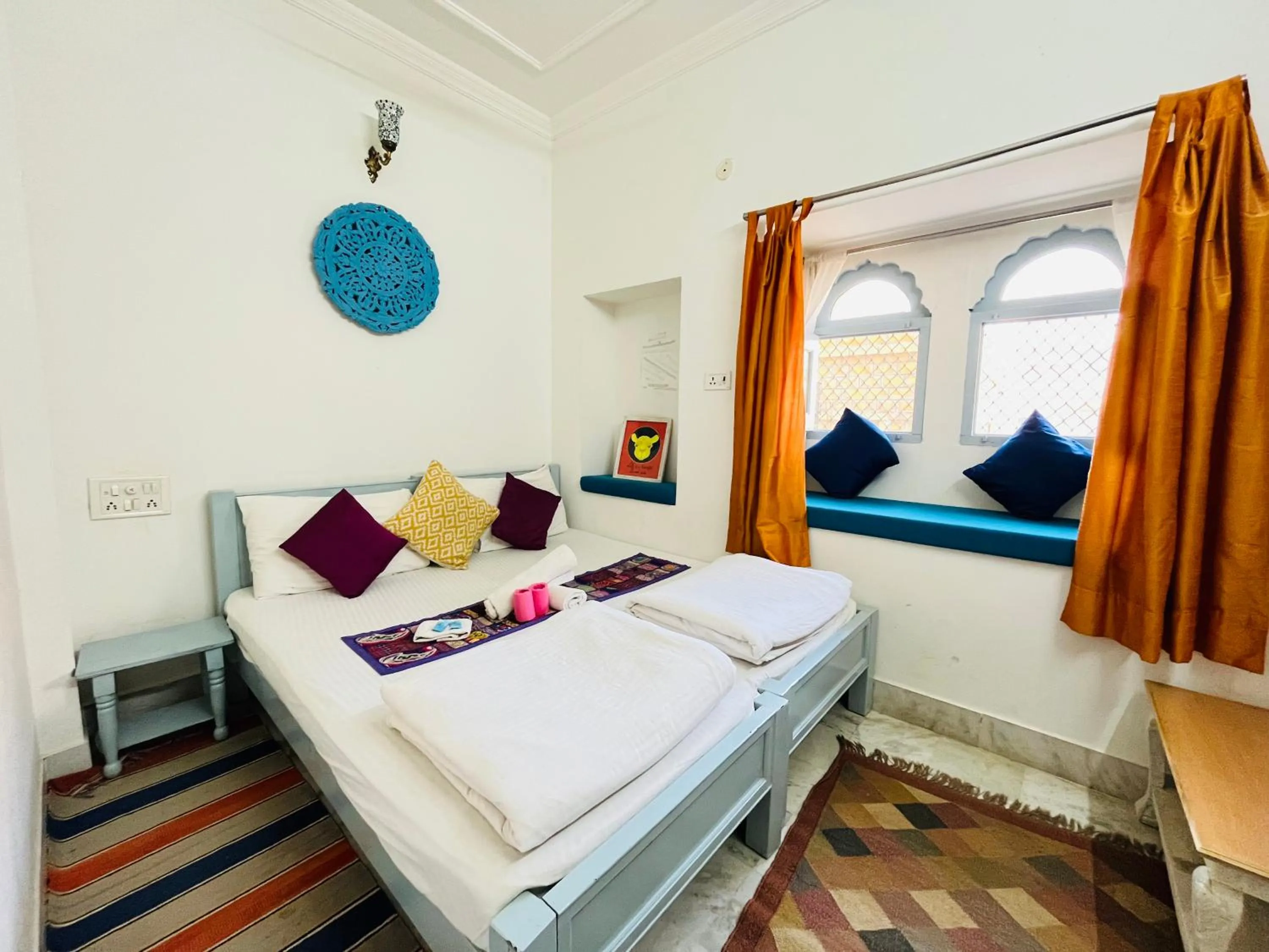 Bed in Jaisalmer Hostel Crowd