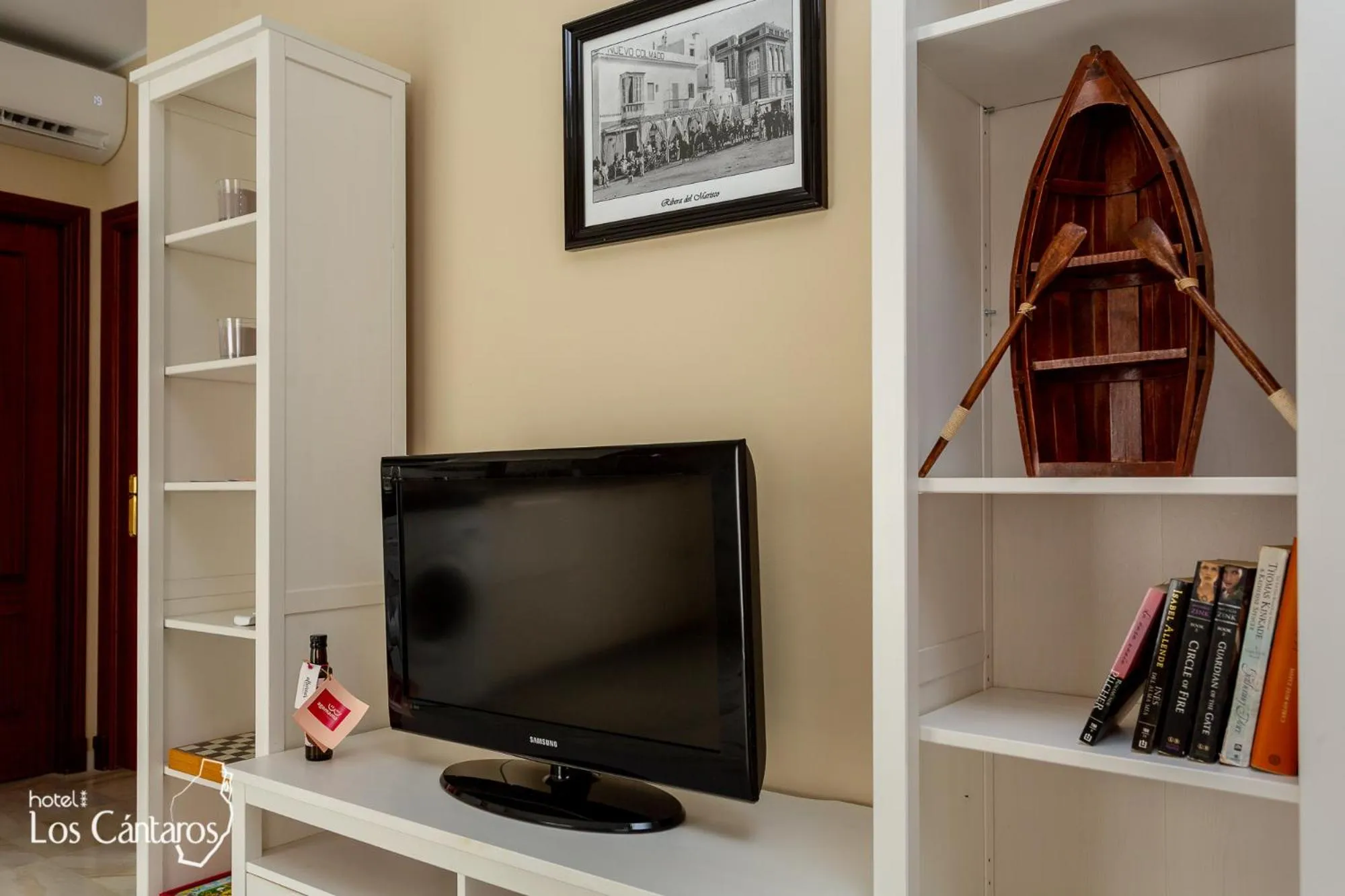 TV and multimedia in Apartamentos Los Cantaros