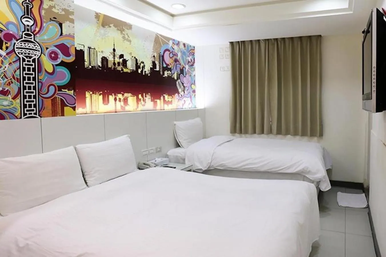 Bed in Beethoven Express Hotel