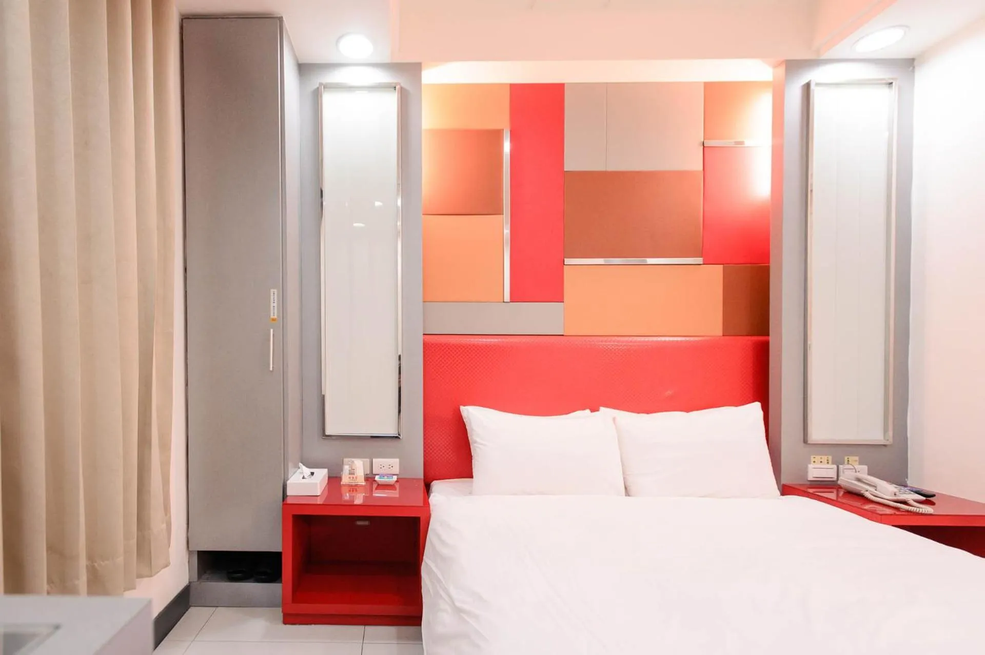 Bed in Beethoven Express Hotel