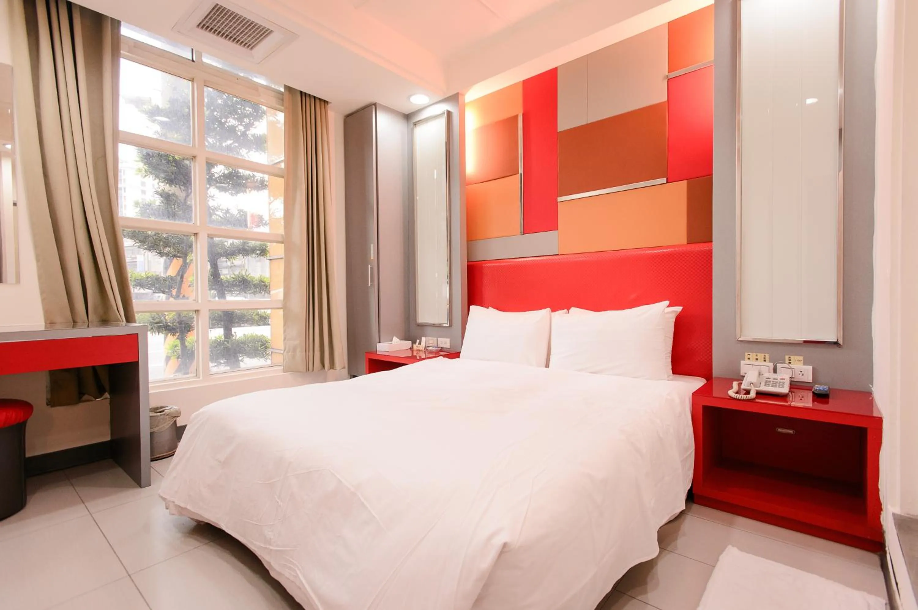 Bed in Beethoven Express Hotel