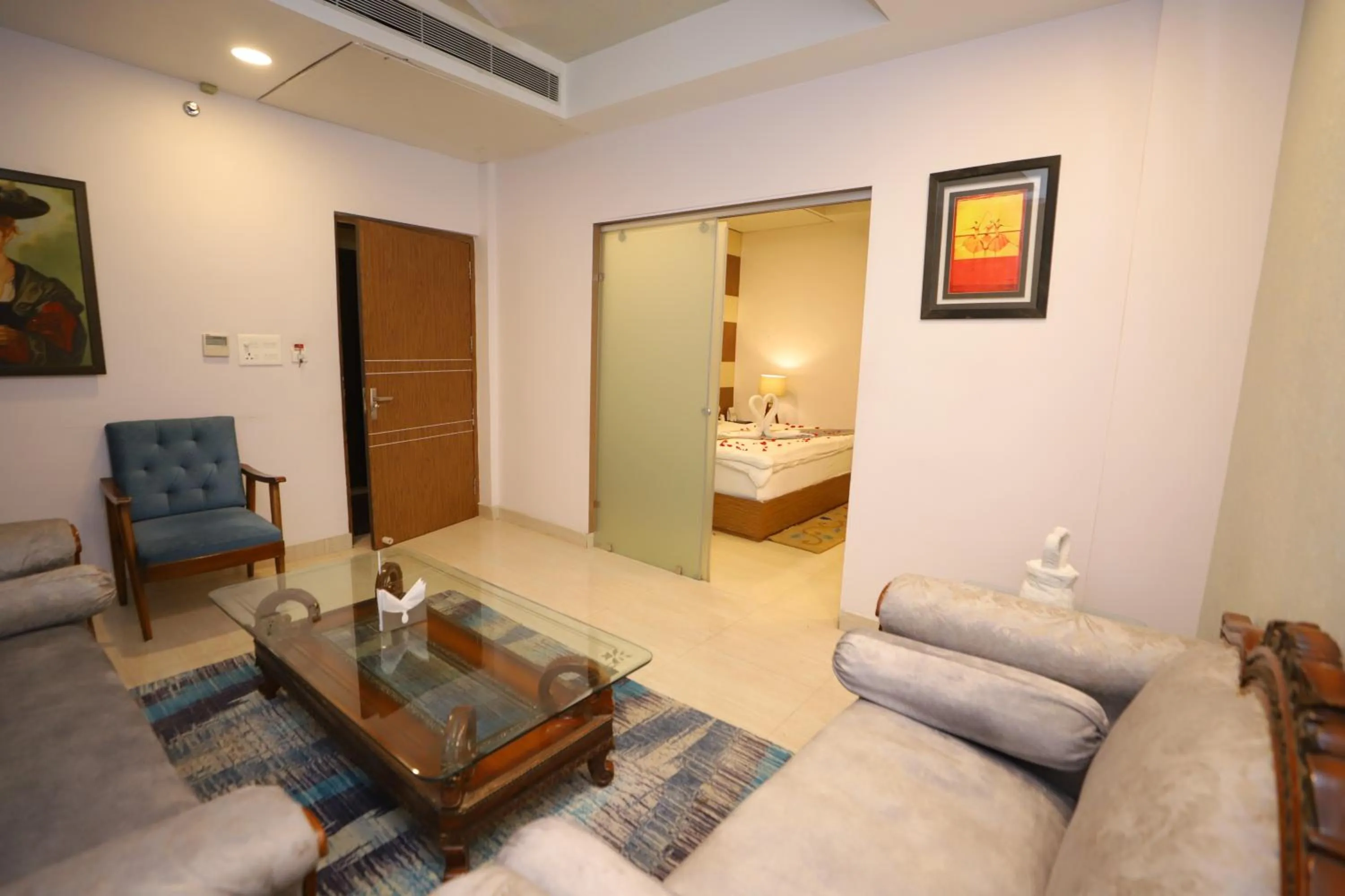 Living room, Bed in JM Vistaraa