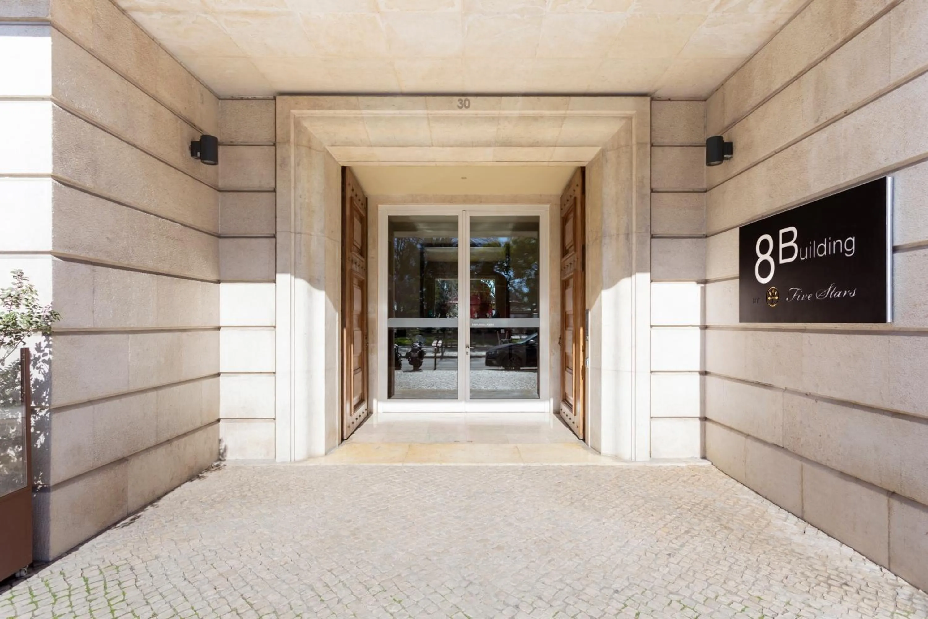 Facade/entrance in Lisbon Finestay 8 Building Apartments
