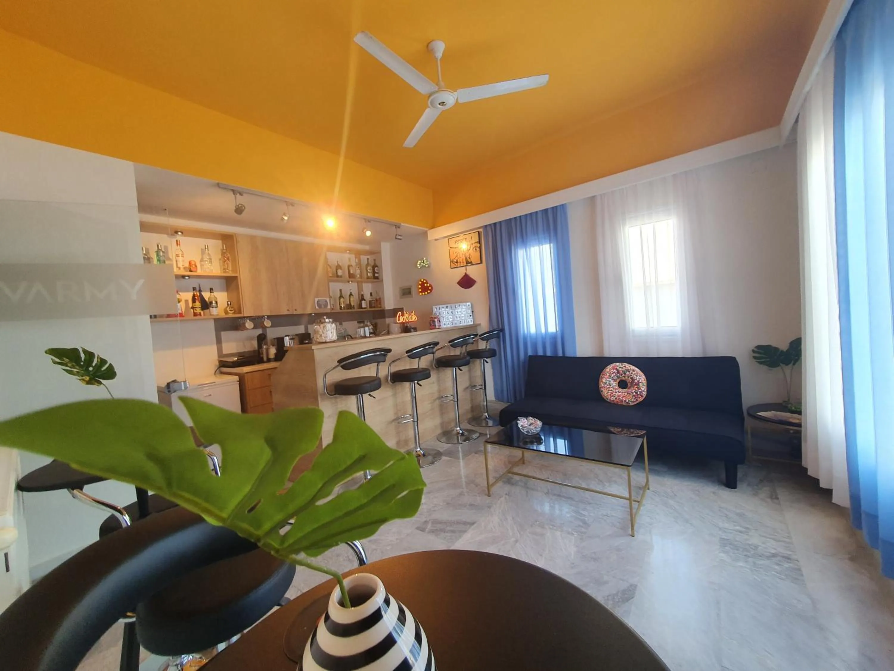 Restaurant/places to eat in Varmy